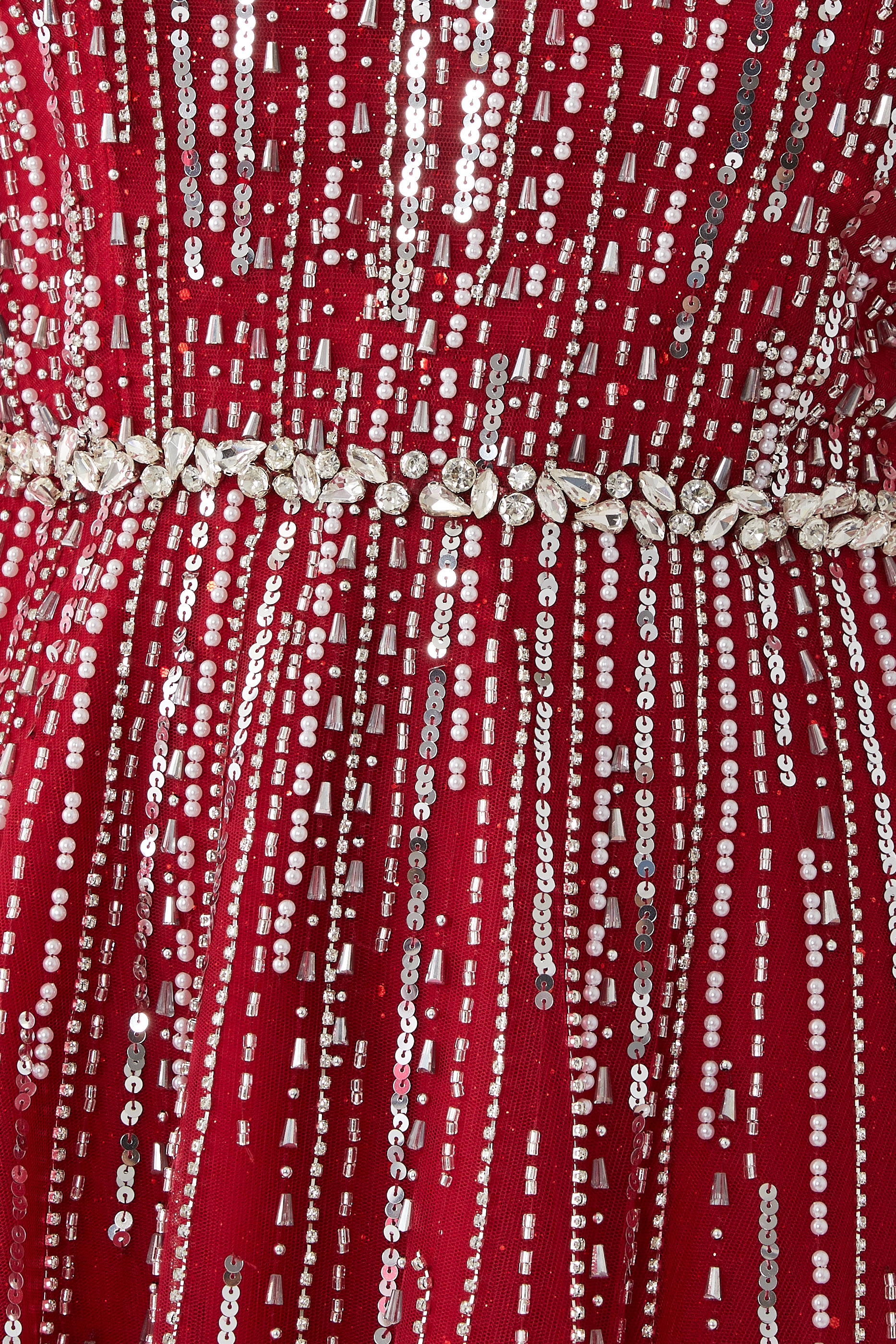 فستان سهرة بأكمام كاب