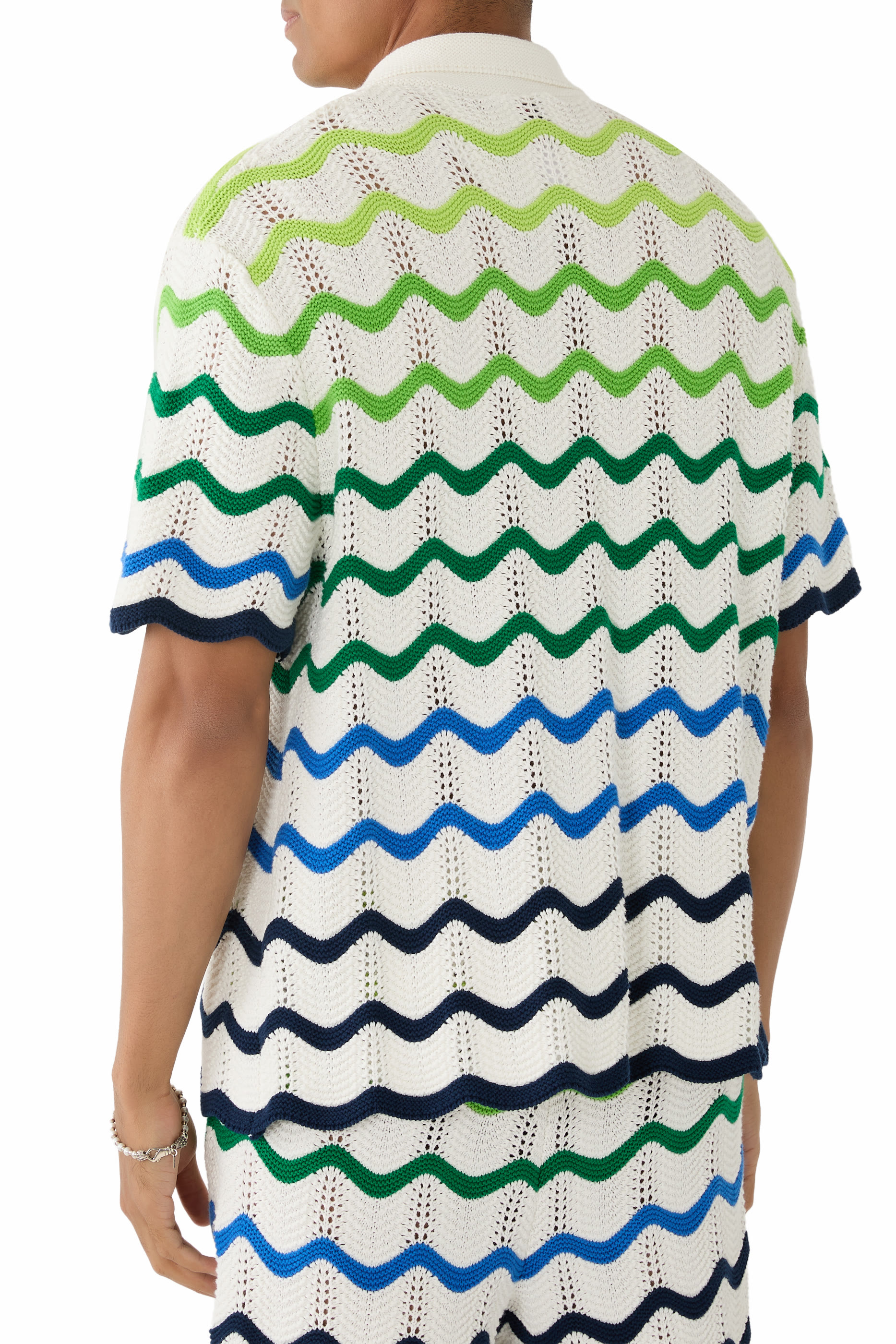 قميص منسوج بتصميم متموج بأكمام قصيرة