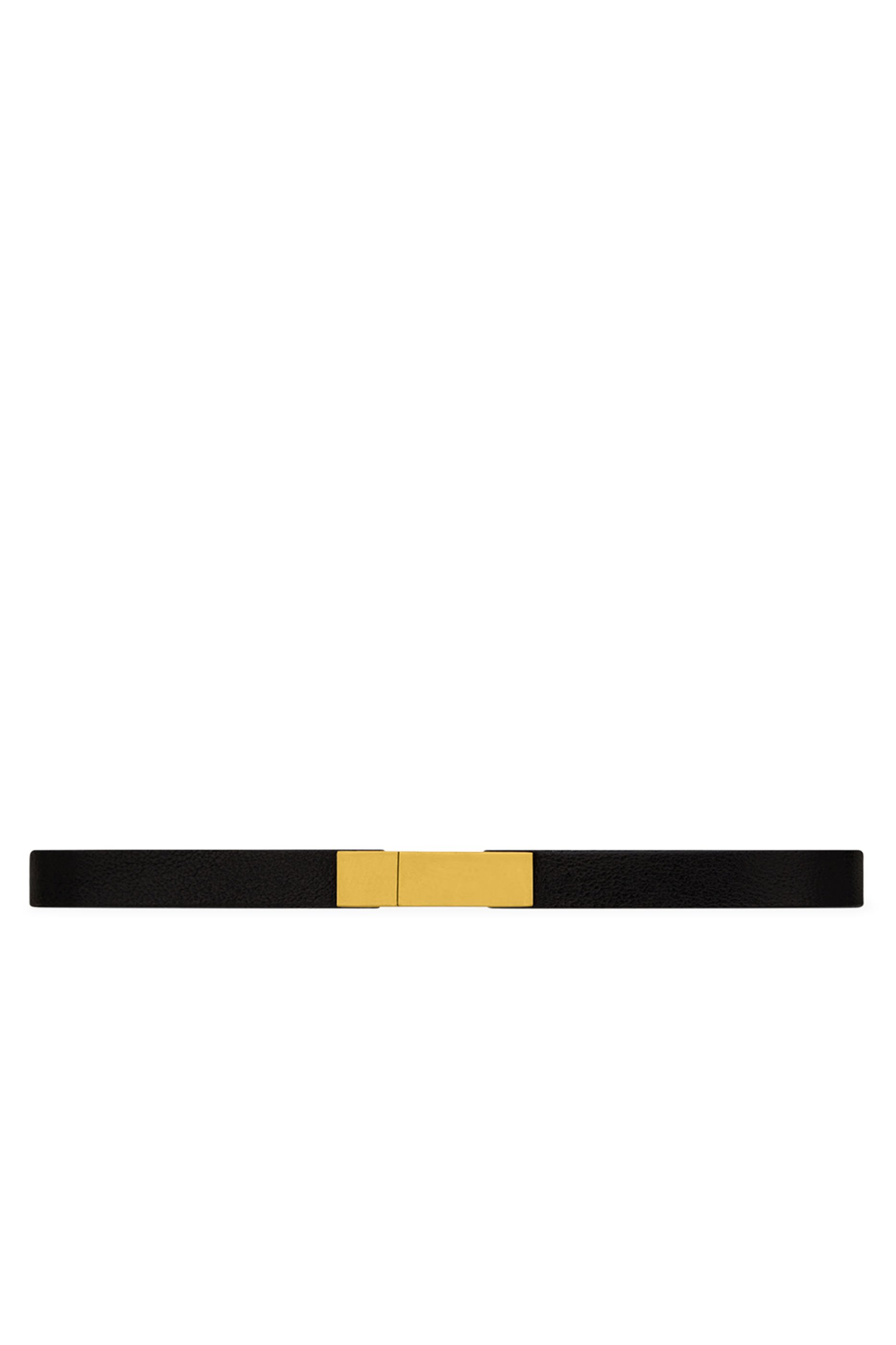 سوار بحلية بشعار الماركة