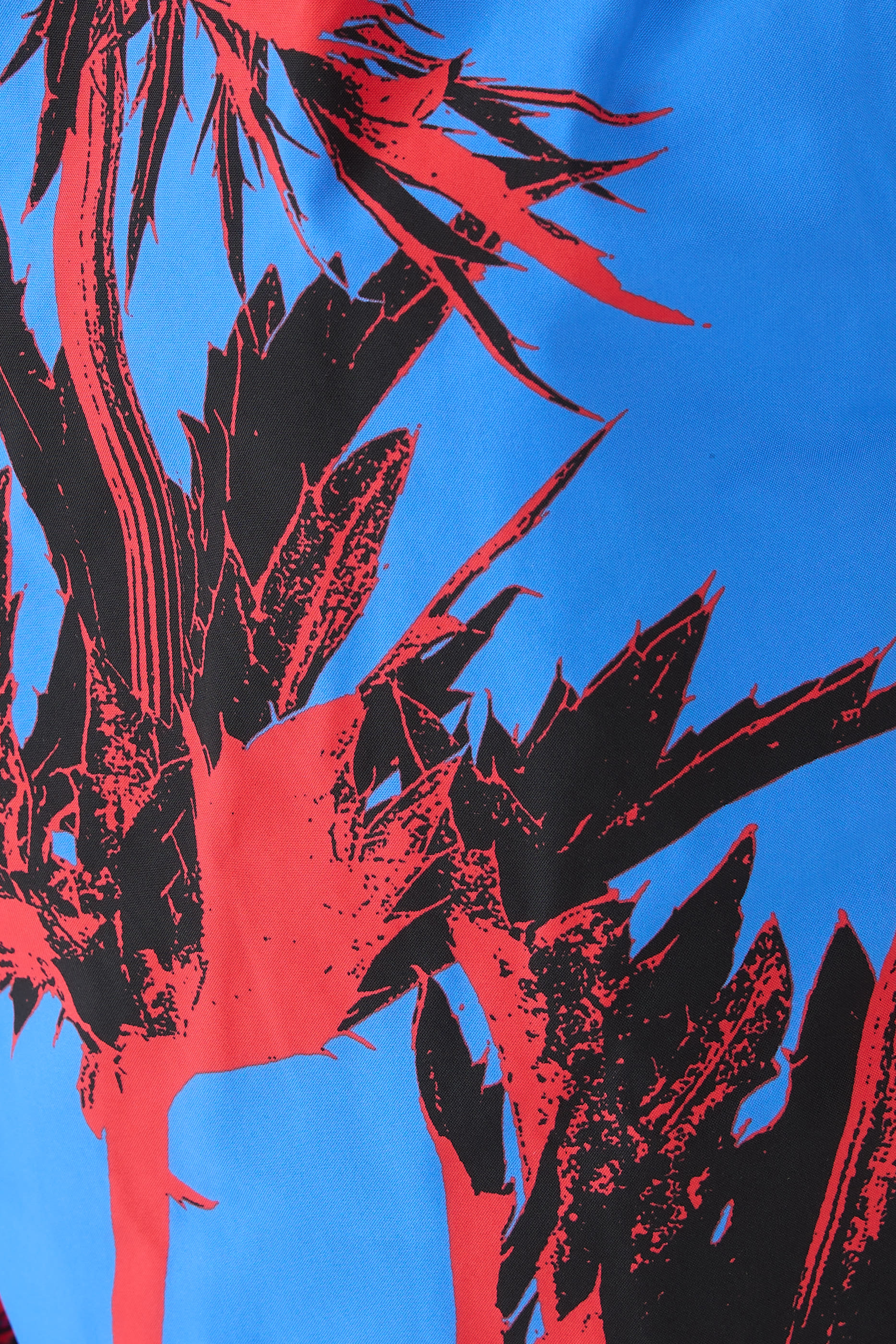 شورت سباحة بطبعة أشواك بقصة فضفاضة