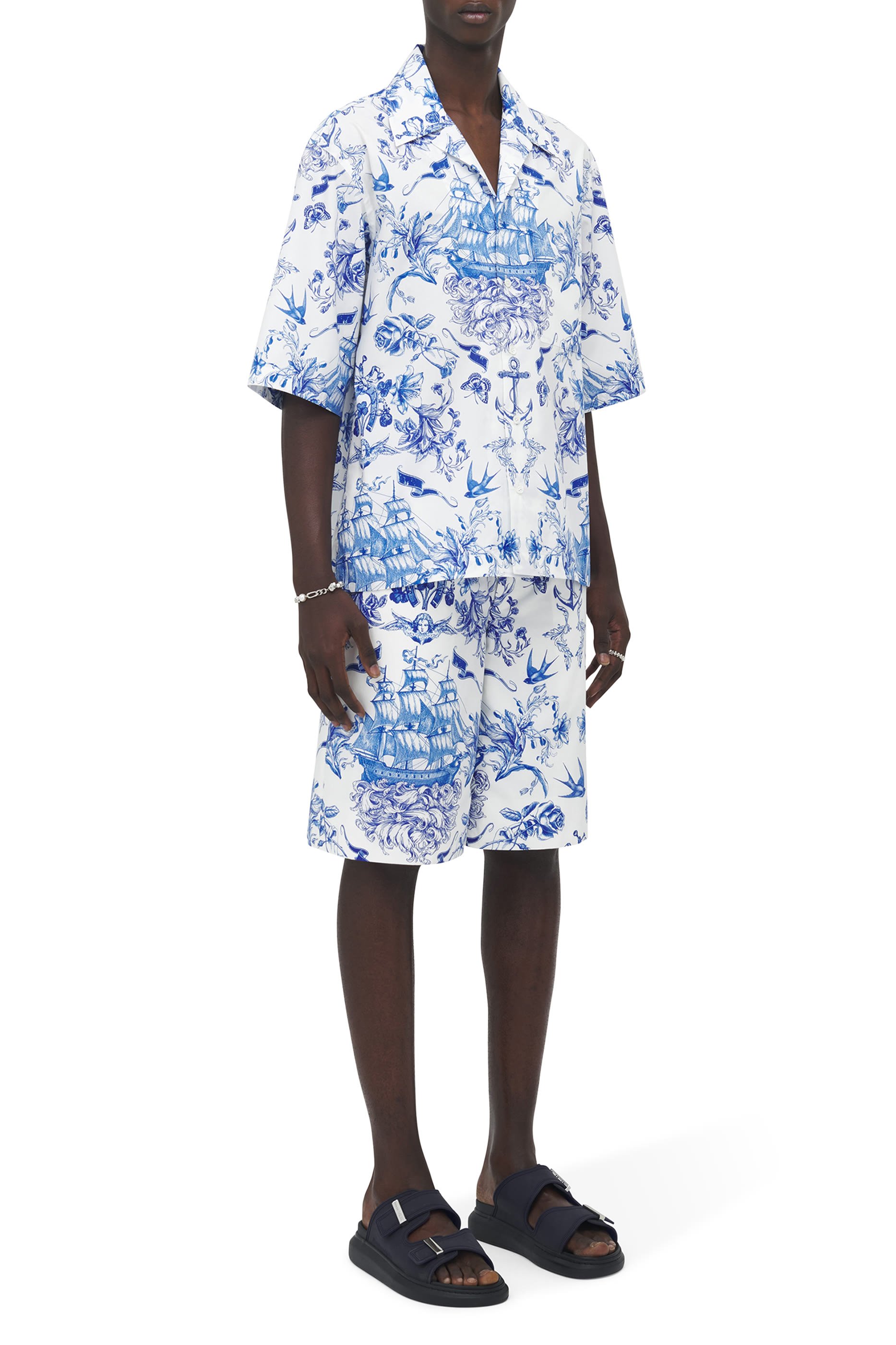 قميص هاوايان بقصة مربعة مزين بطبعات