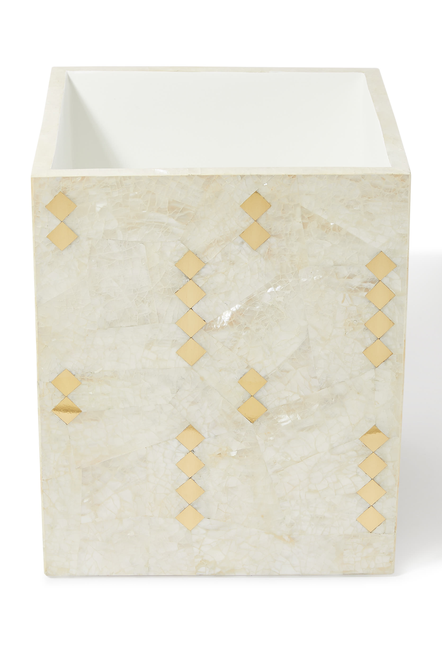 سلة مهملات صدف