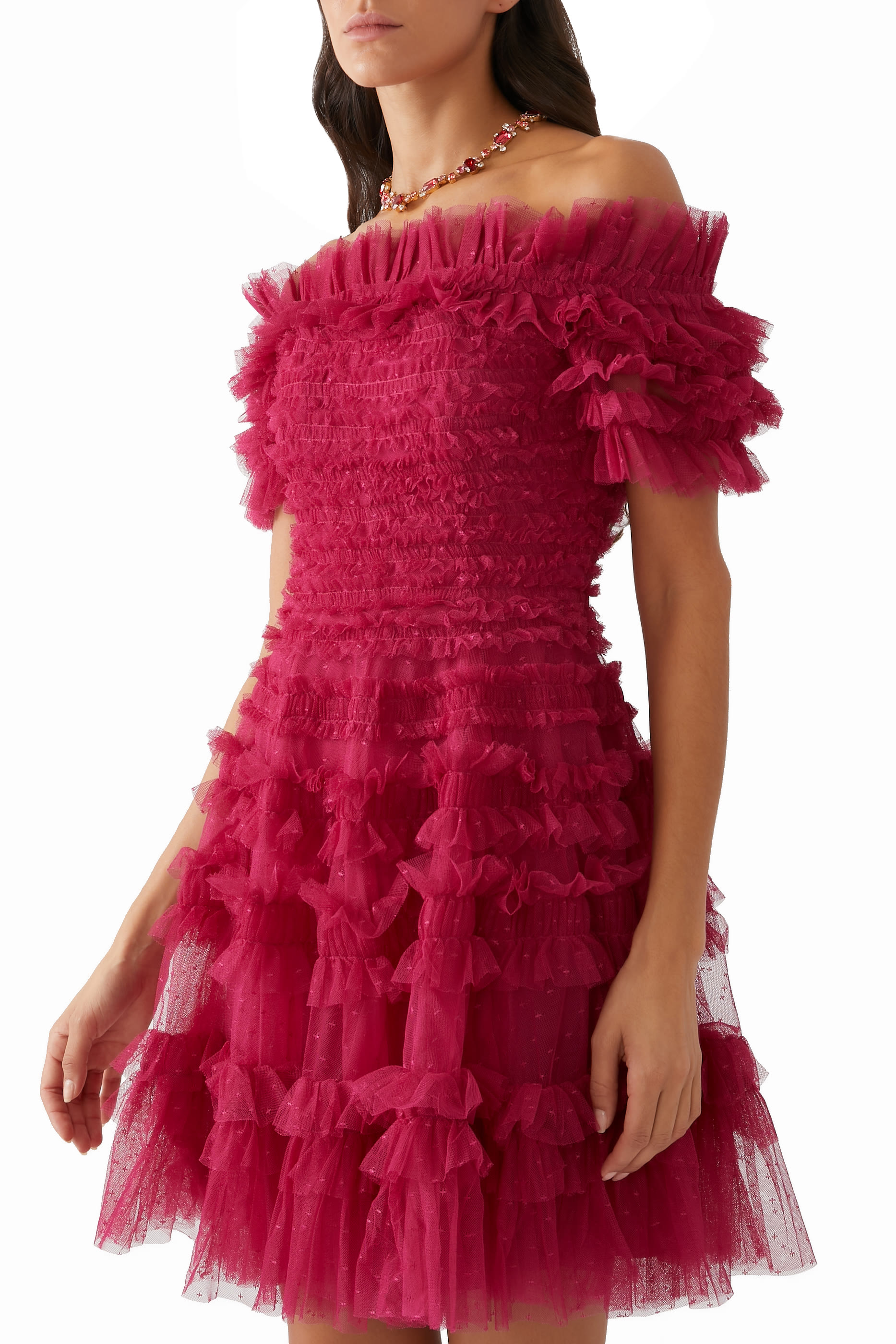 فستان ليزيت قصير بأكتاف متساقطة وكشكش ونقشة دقيقة