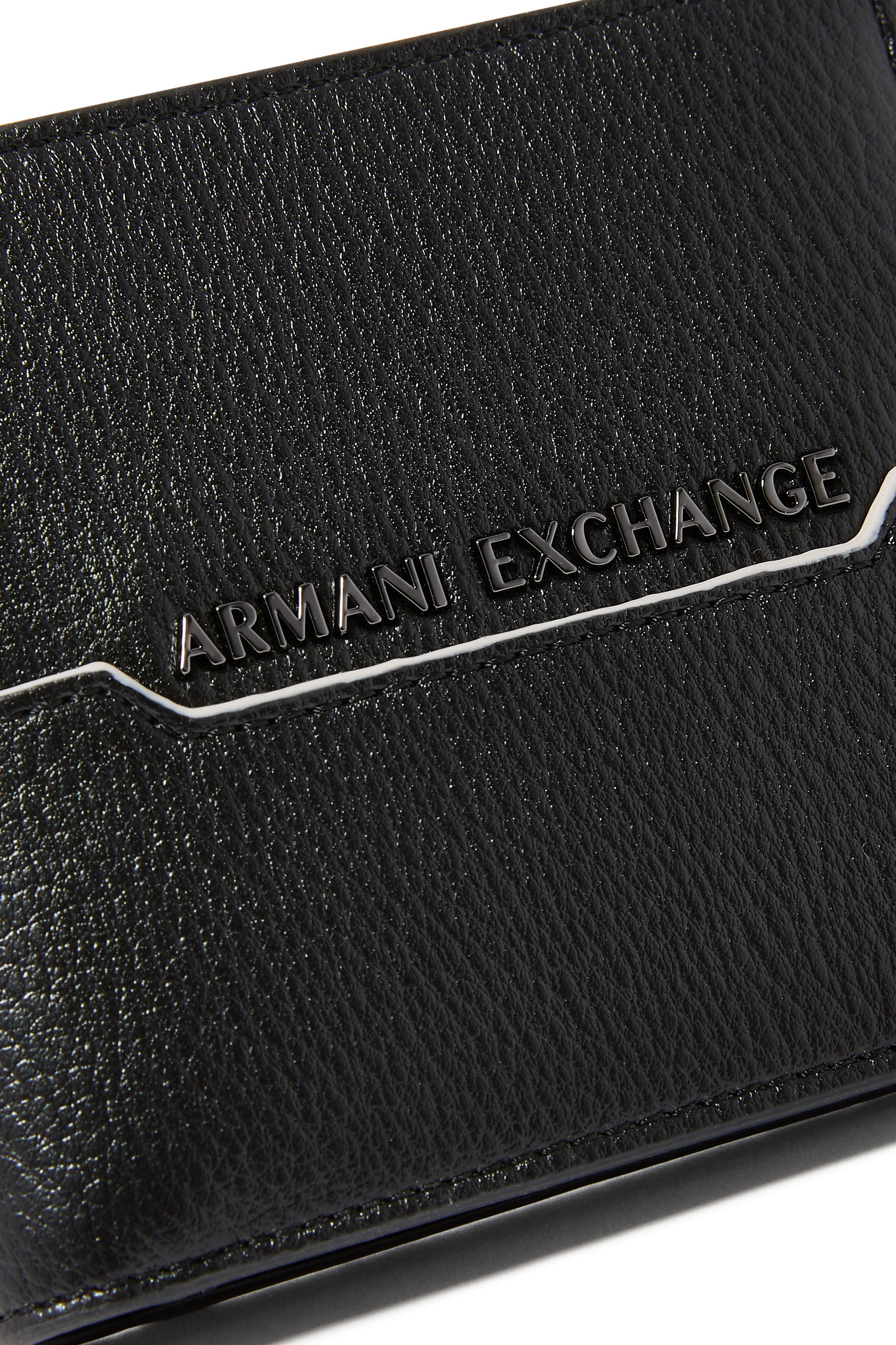 محفظة بتصميم ثنائي الطي بشعار الماركة