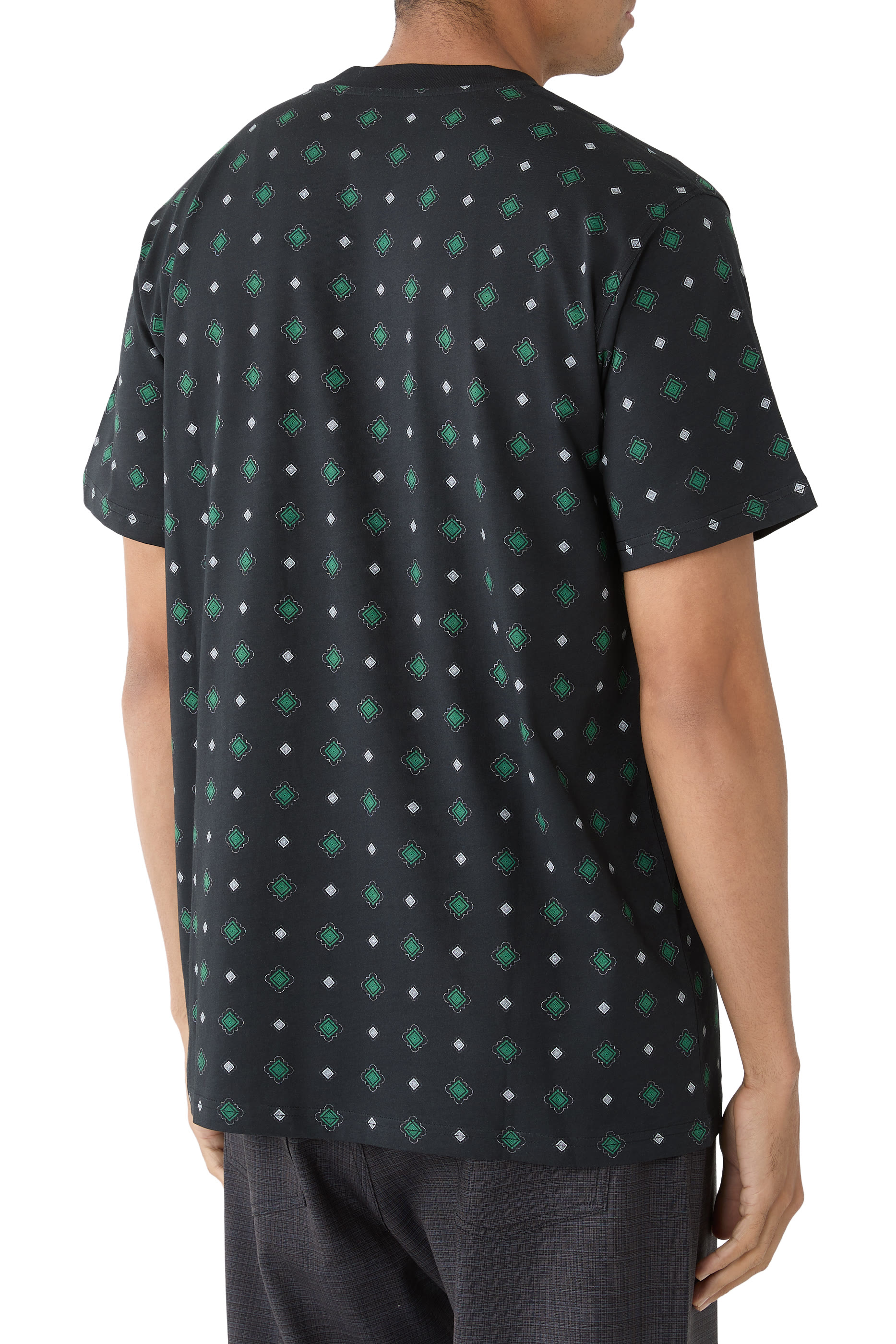 تيشيرت بأكمام قصيرة