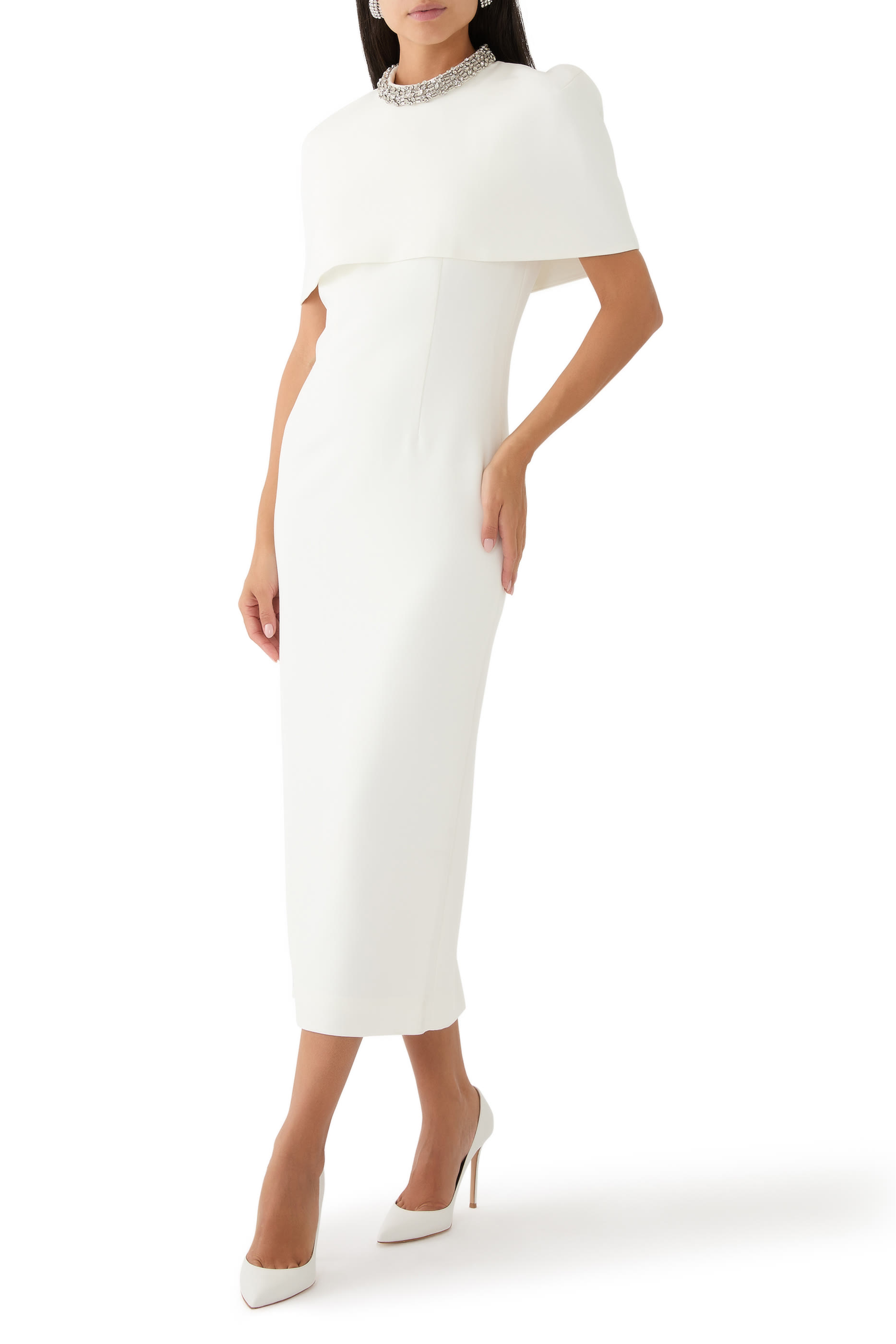 فستان متوسط الطول بكاب وتطريزات كريب