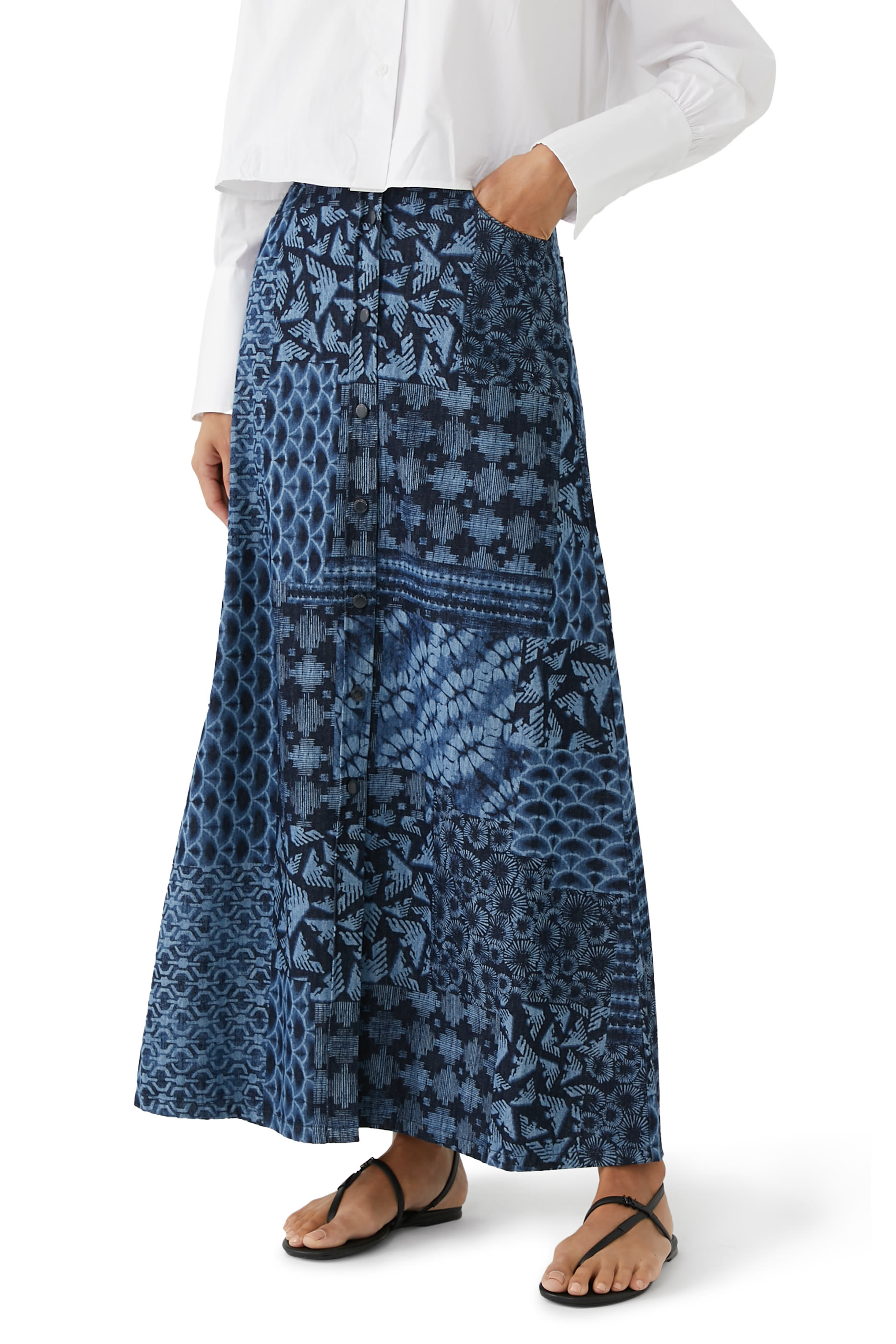 صندل إيتوال بشعار الماركة