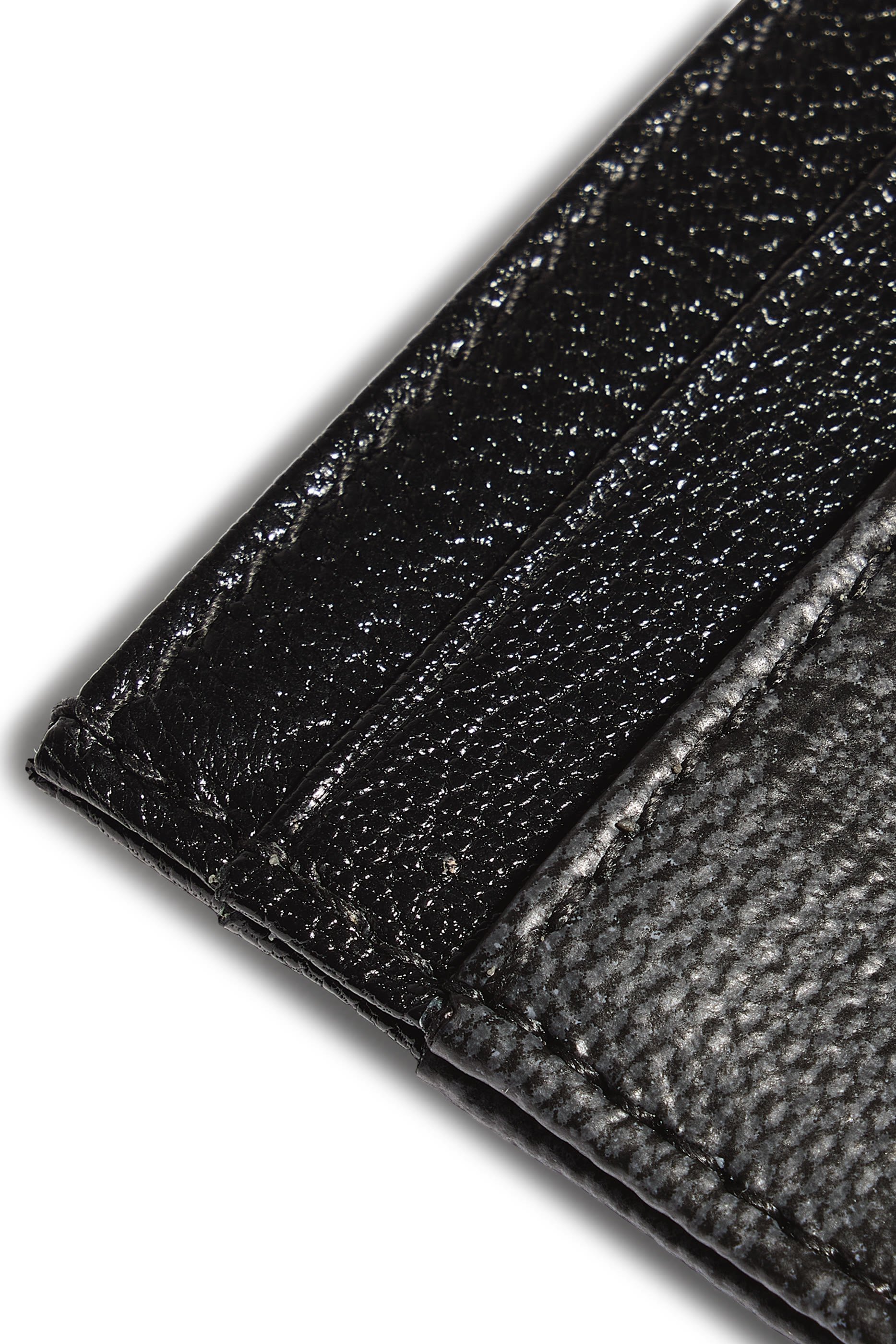 حافظة بطاقات بشعار الماركة