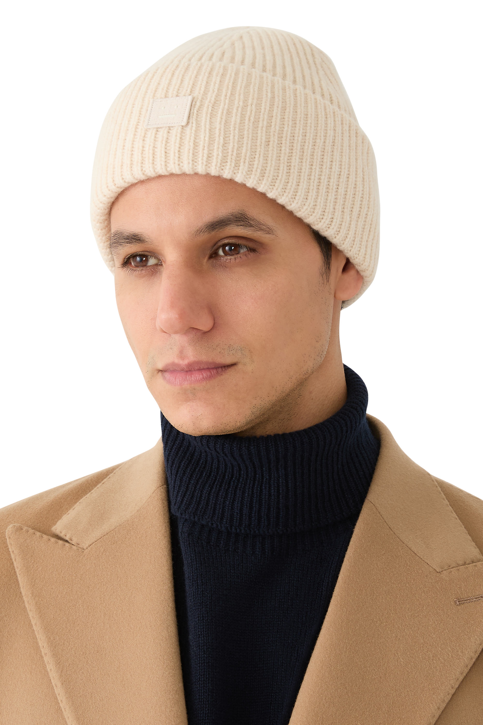 قبعة بيني بشعار الماركة صغير