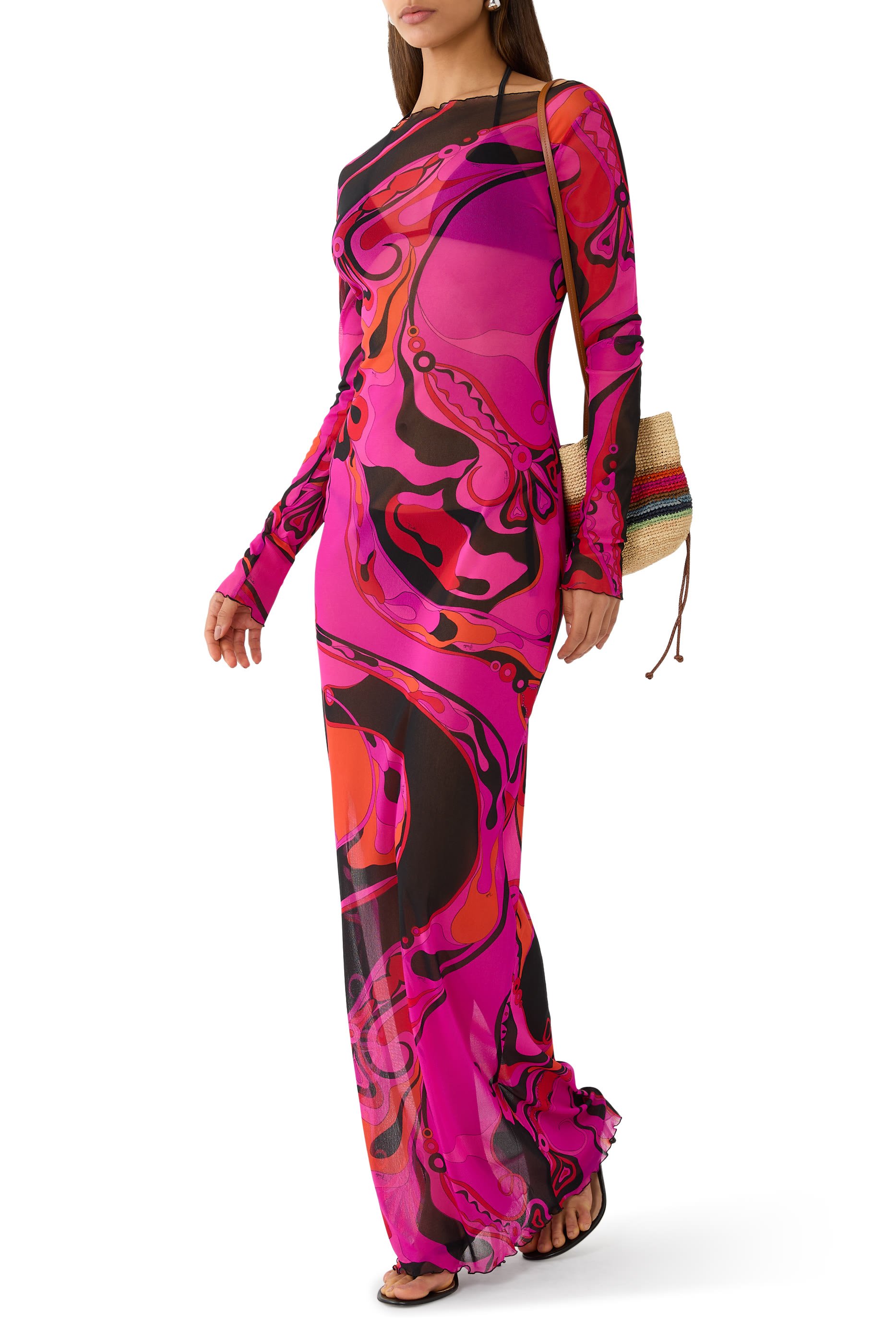 فستان بنقشة وأكمام طويلة