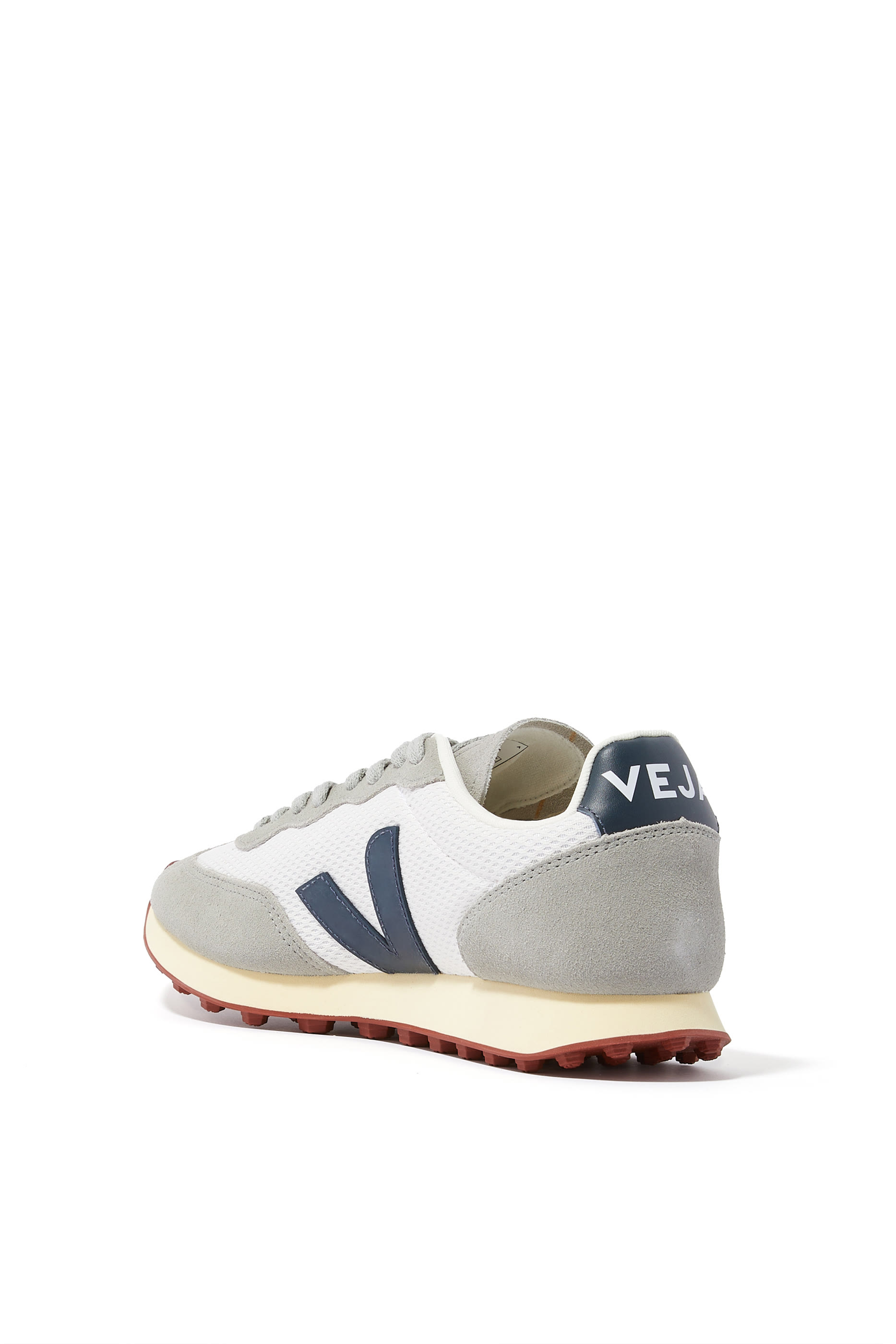 سنيكرز ريو برانكو ألفوميش