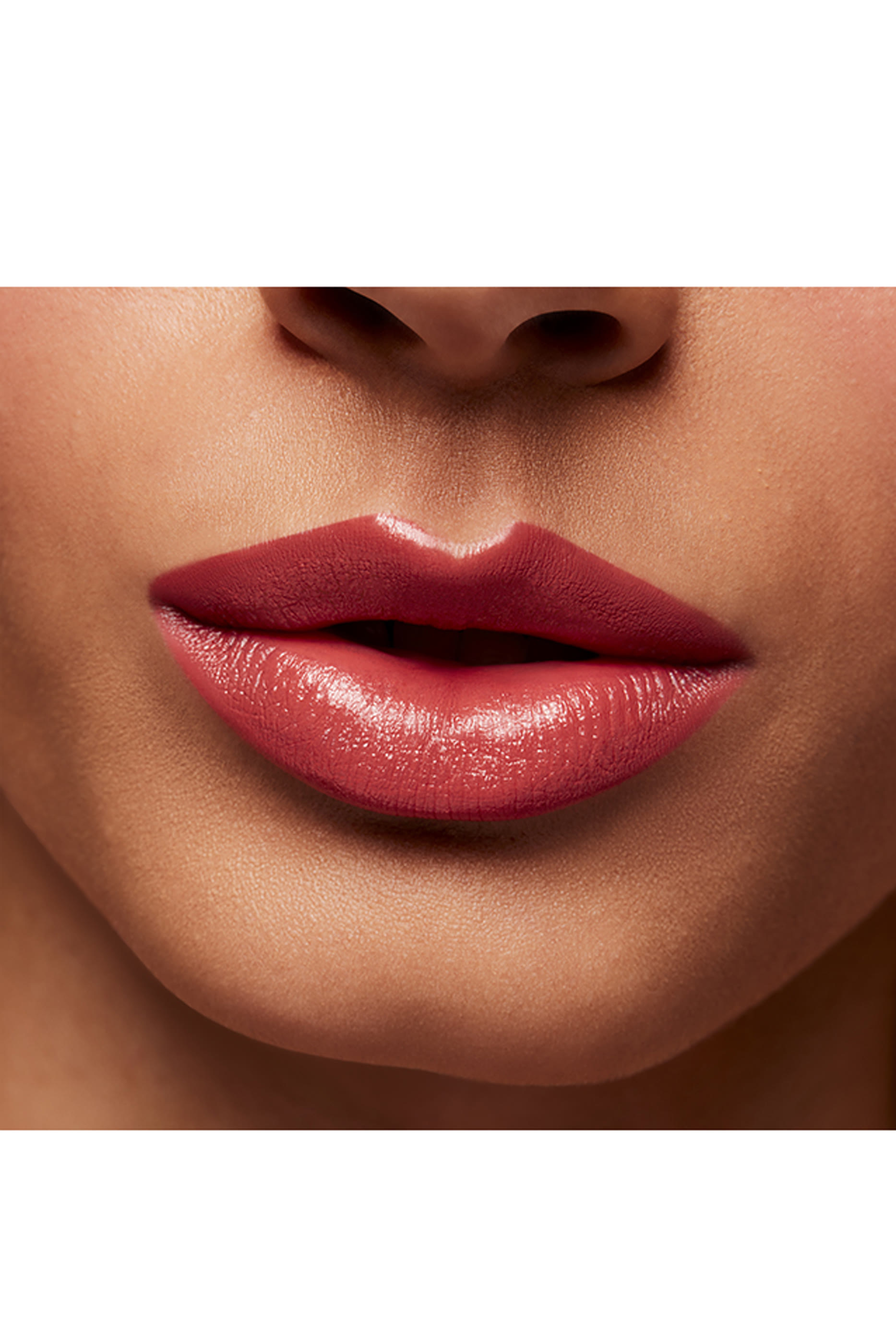 أحمر شفاه امبليفايد