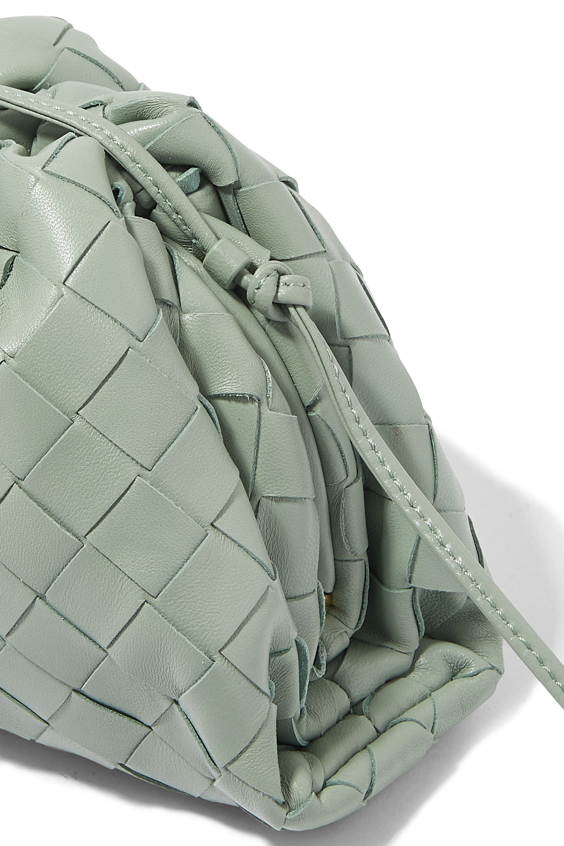 حقيبة صغيرة بتصميم مجدول