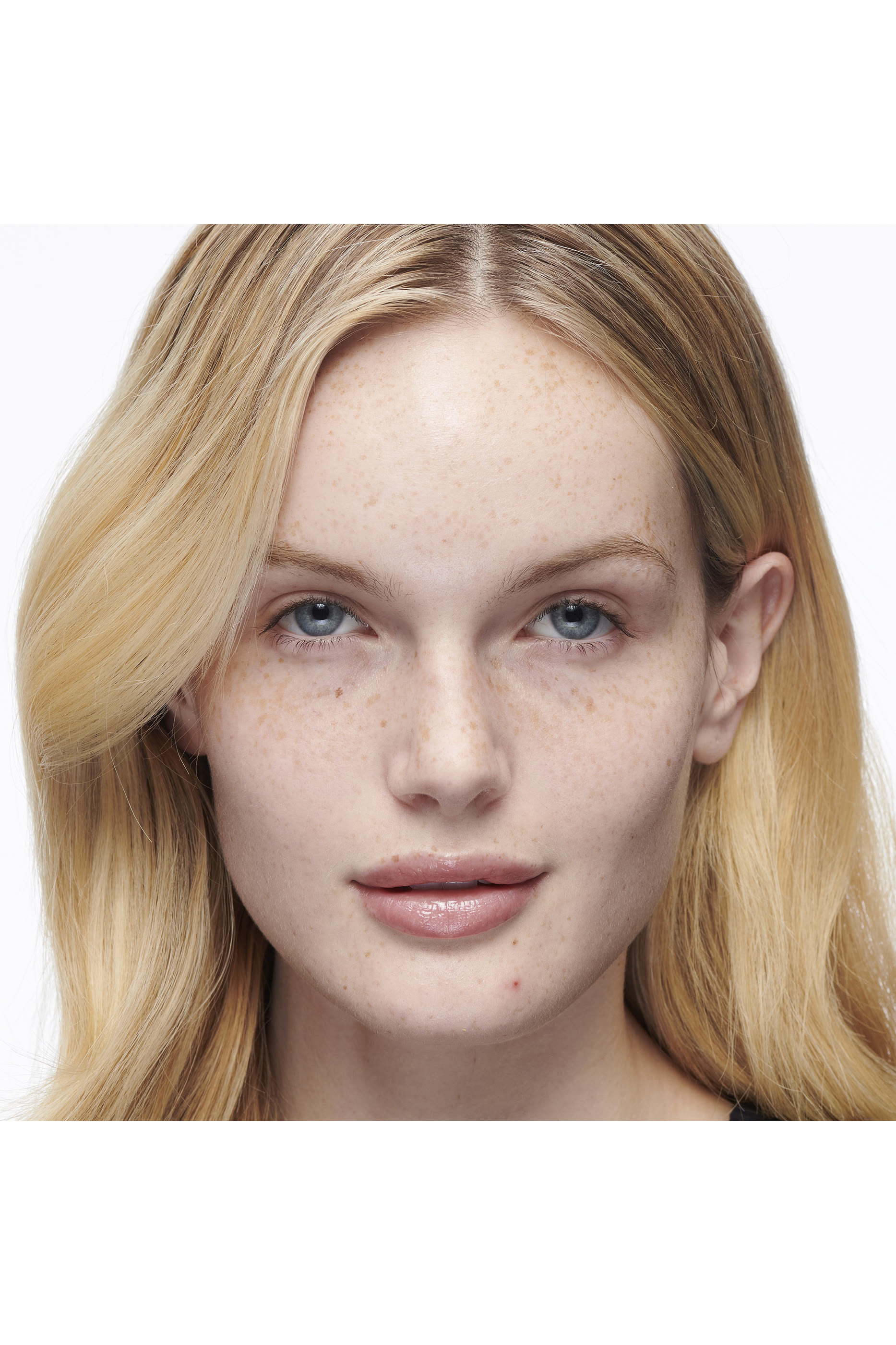 خافي عيوب ستوديو راديانس بفعالية السيروم