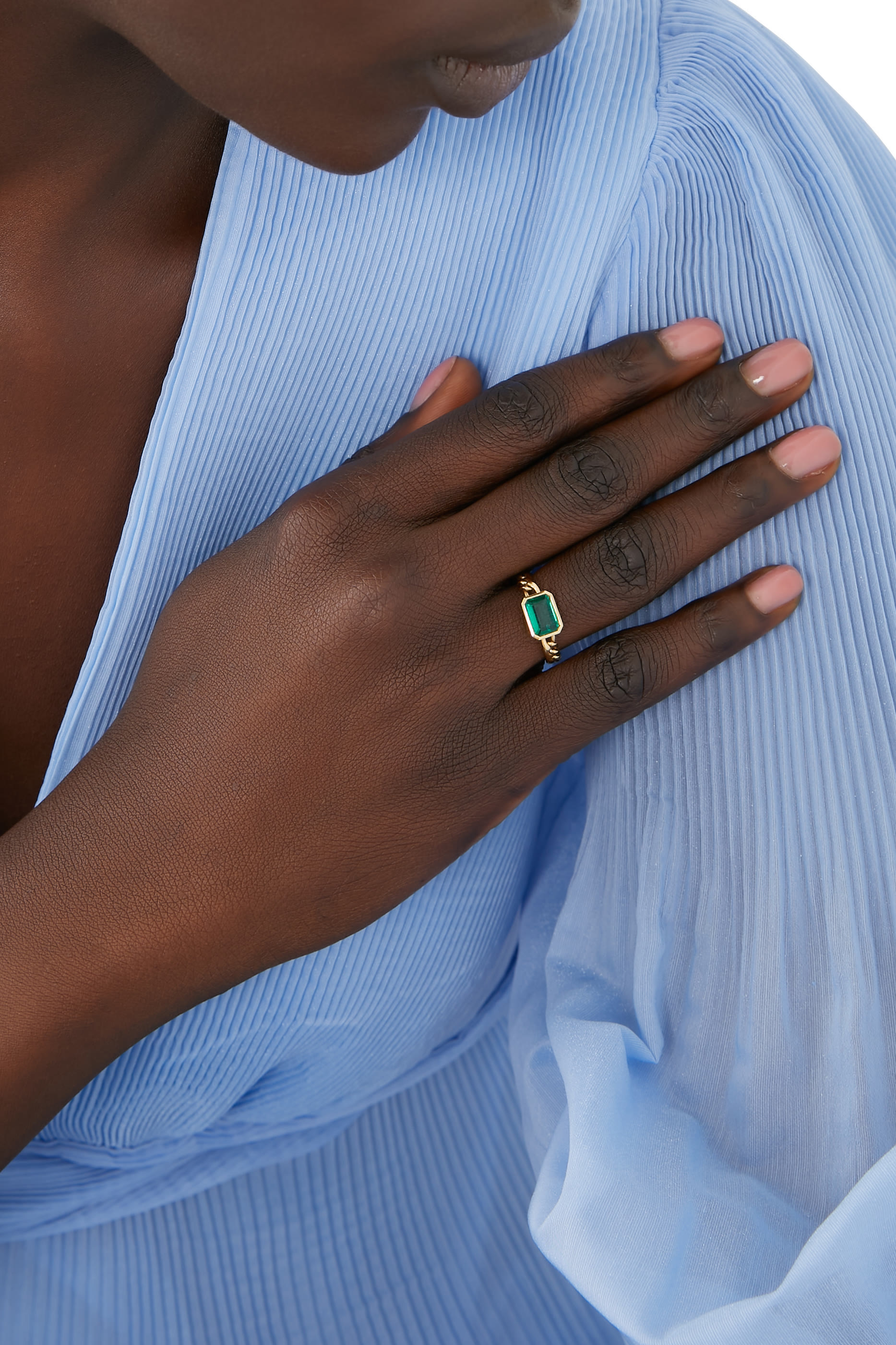 خاتم فينتج بسلسلة سميكة مرصع بالزمرد ذهب أصفر عيار 18