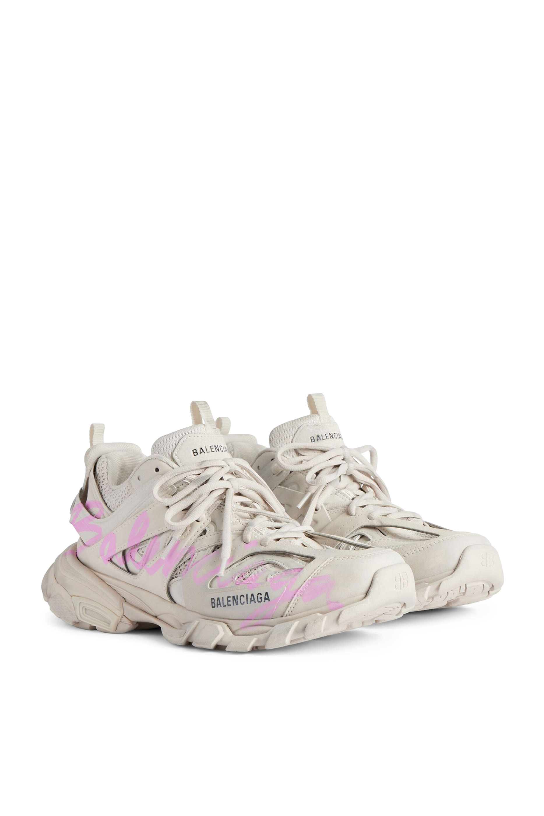 سنيكرز رياضي بشعار الماركة