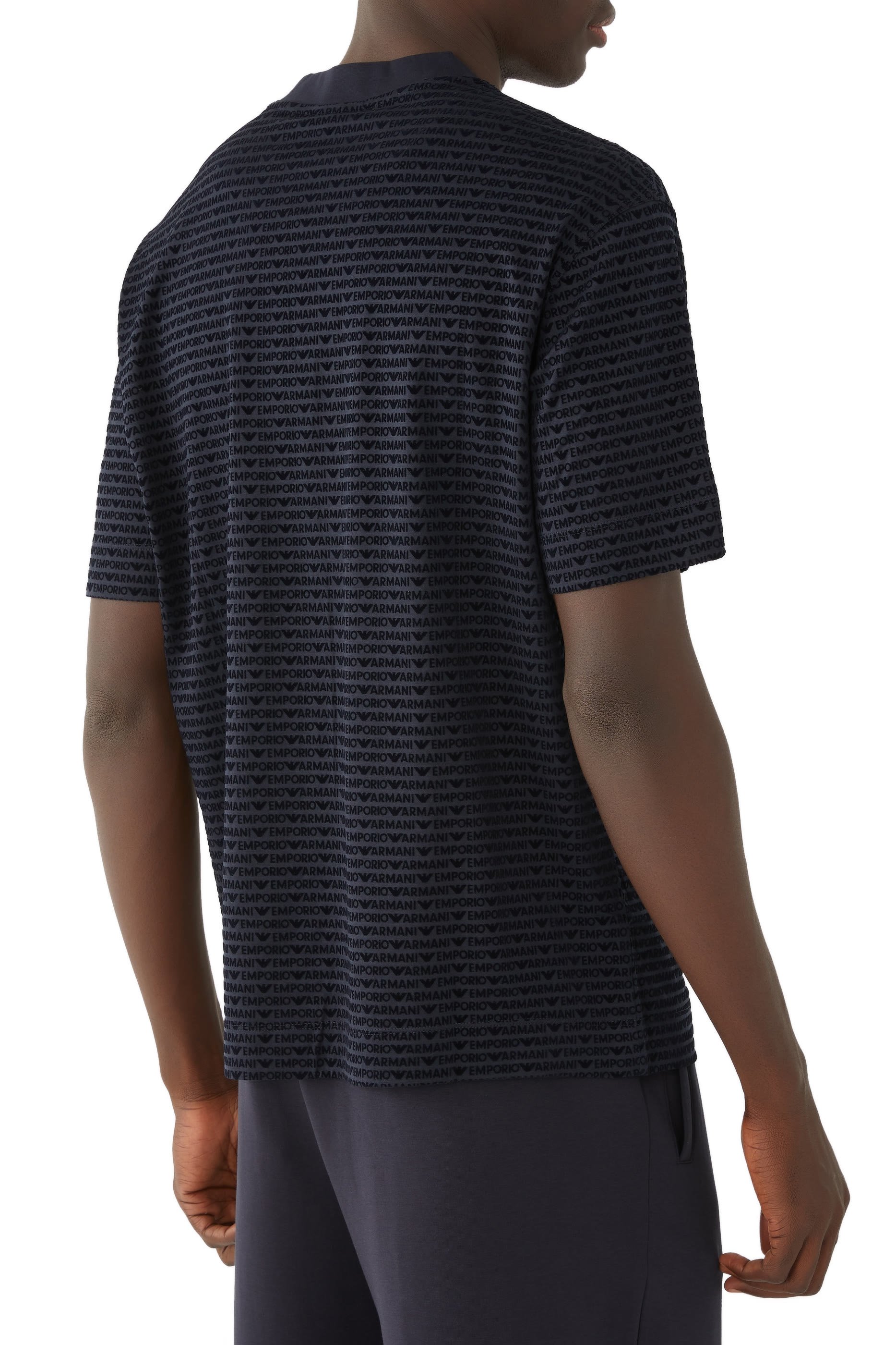 تيشيرت بشعار الماركة بالكامل