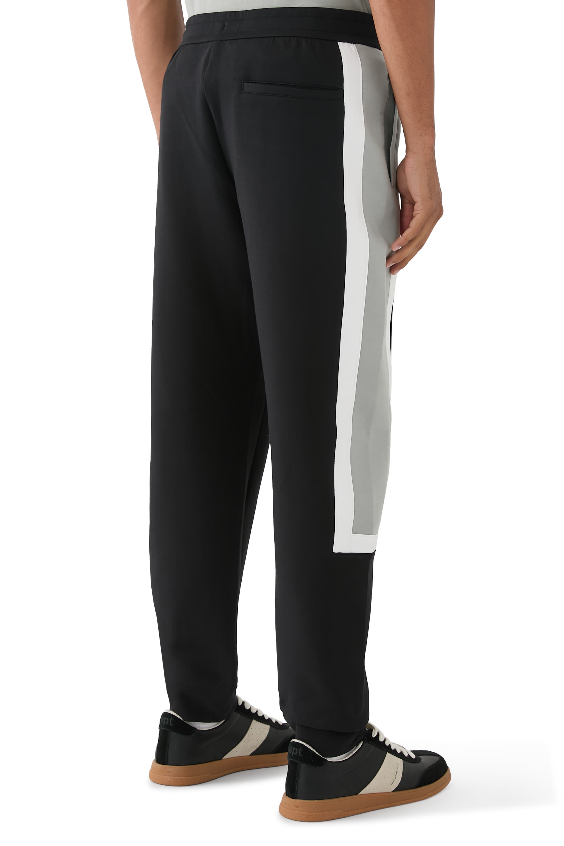 بنطال رياضي بخطوط بلون مغاير