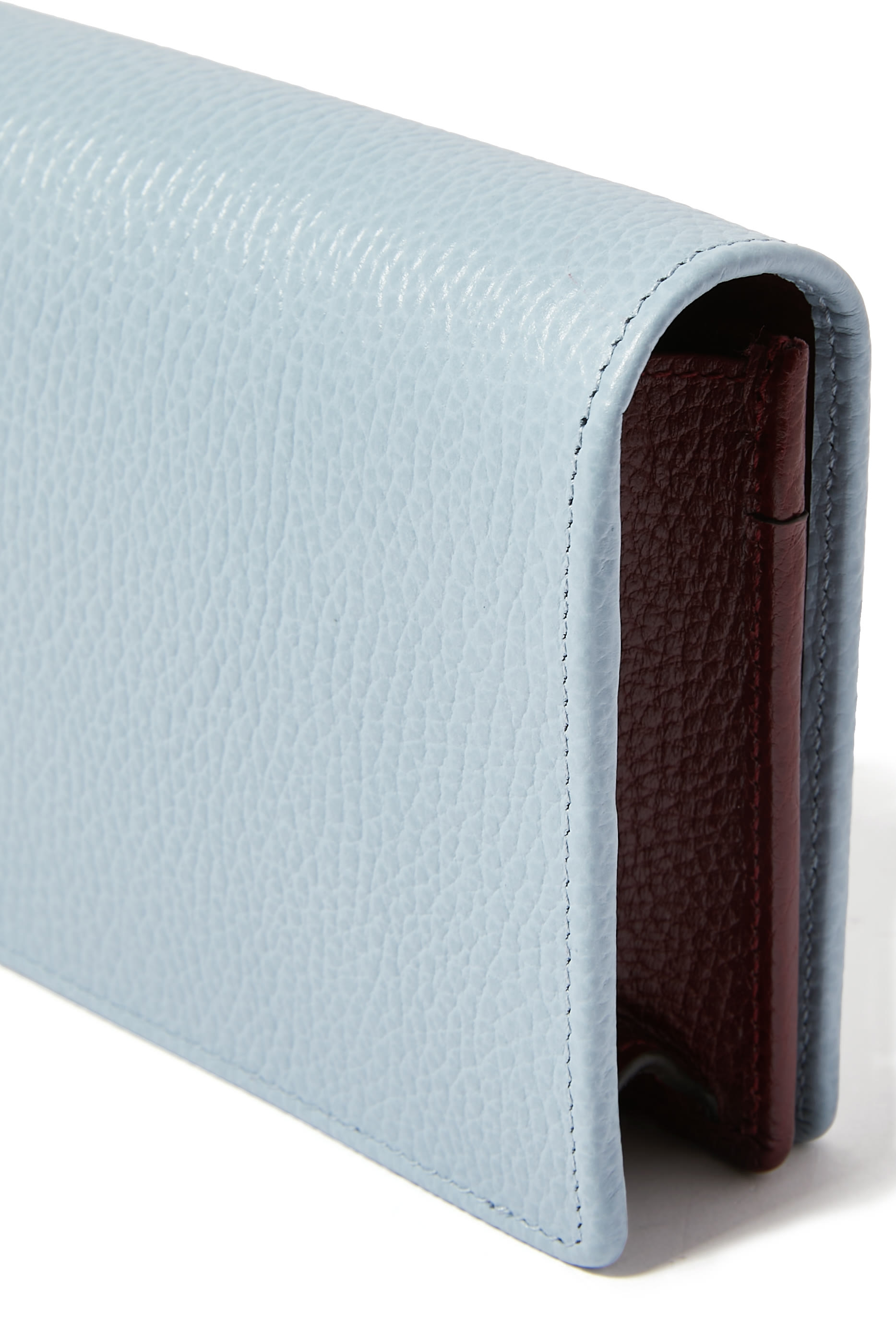 محفظة مارمونت بسلسلة جلد بشعار حرفي الماركة