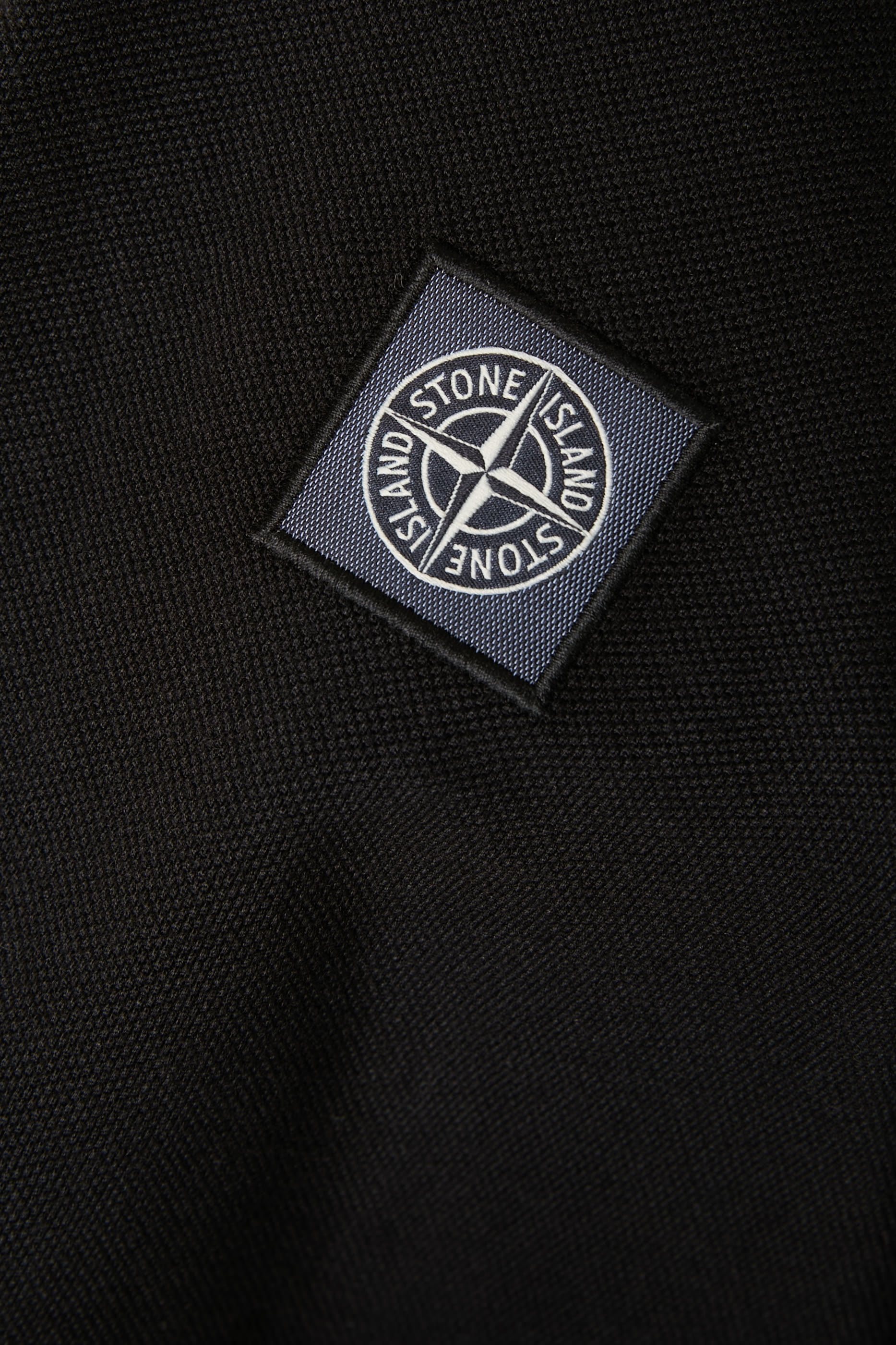 قميص بولو بأكمام قصيرة