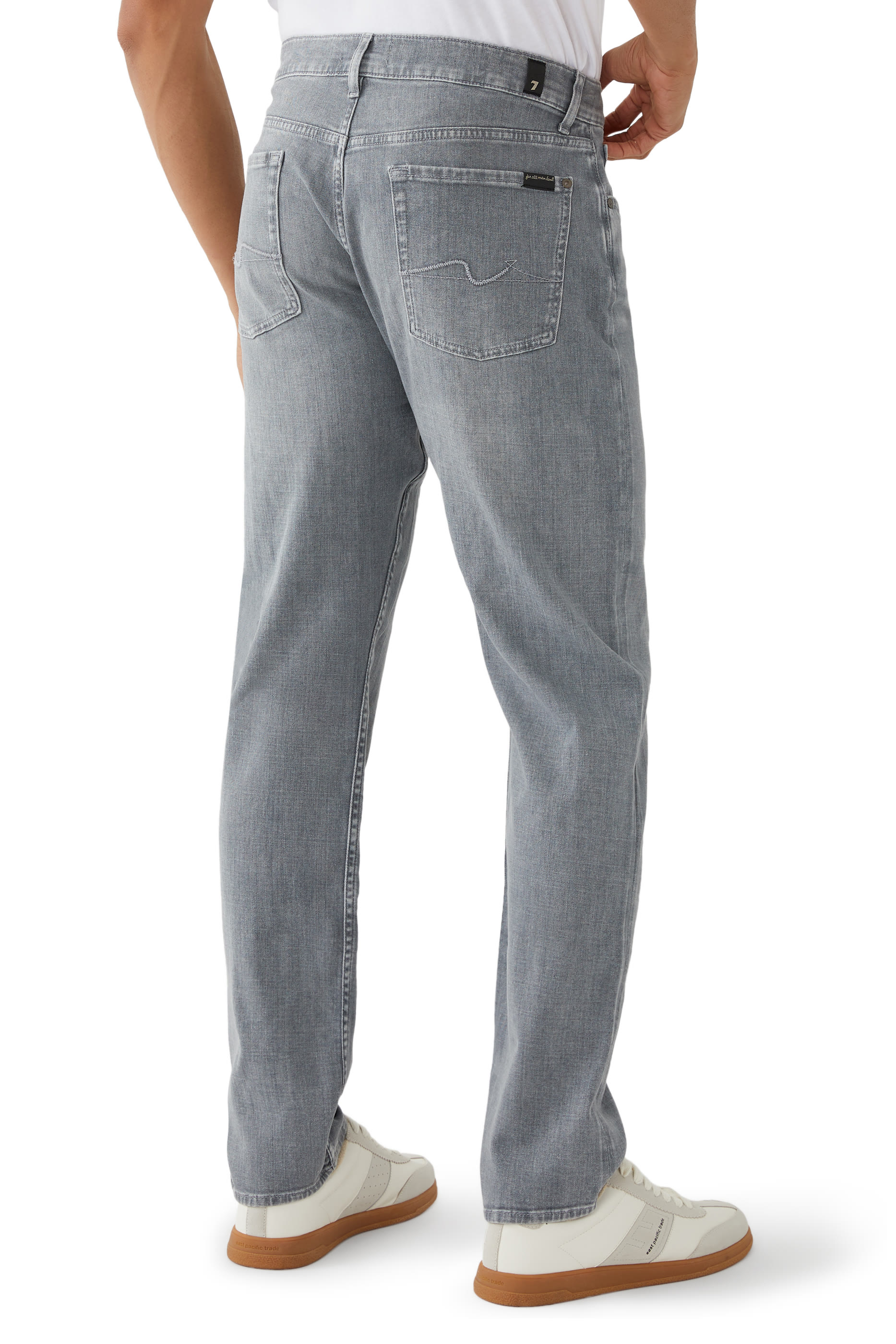 بنطال باوهاوس بقصة ساق مستقيمة