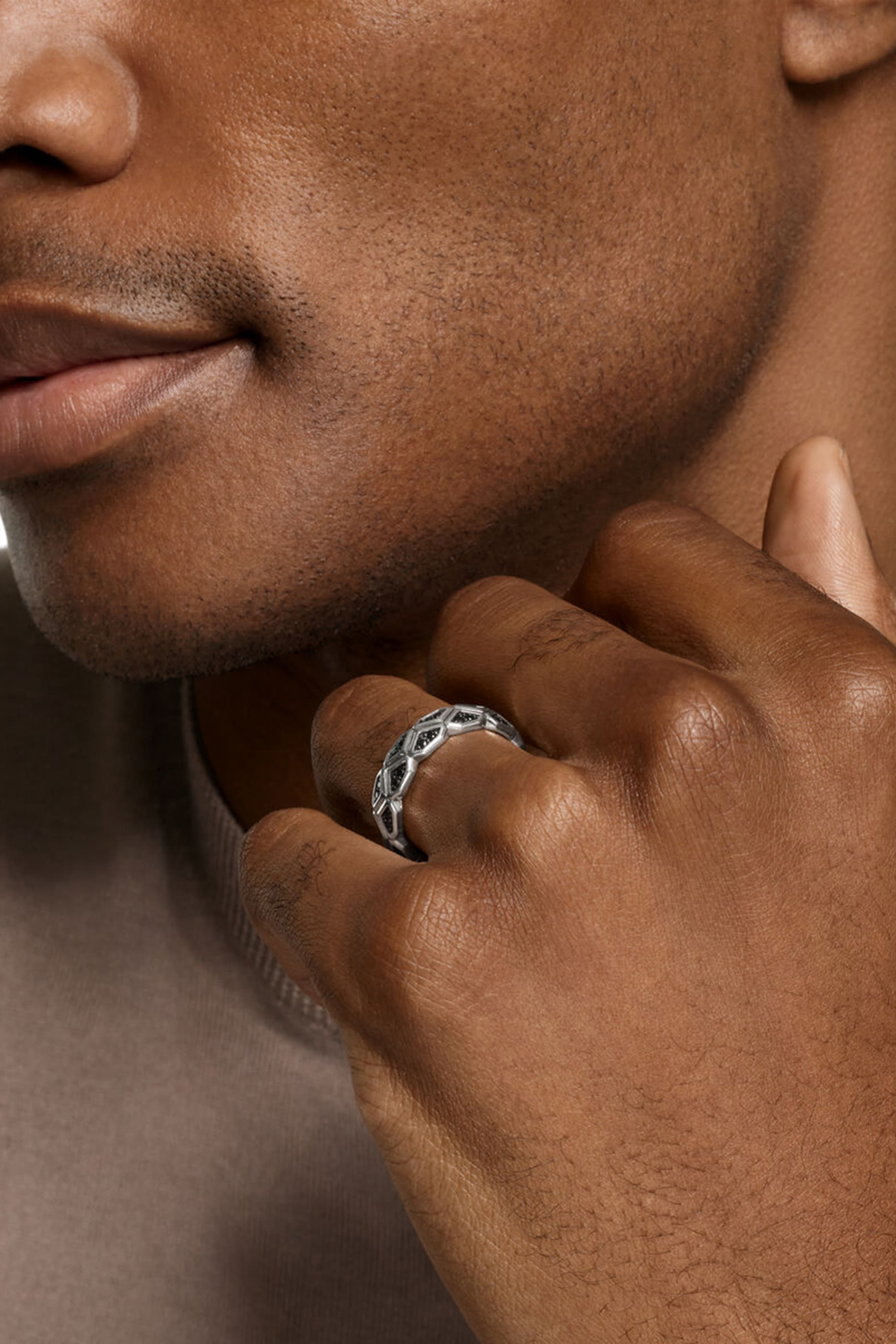 خاتم هيكس بحلقة مرصعة بالماس، فضة إسترلينية