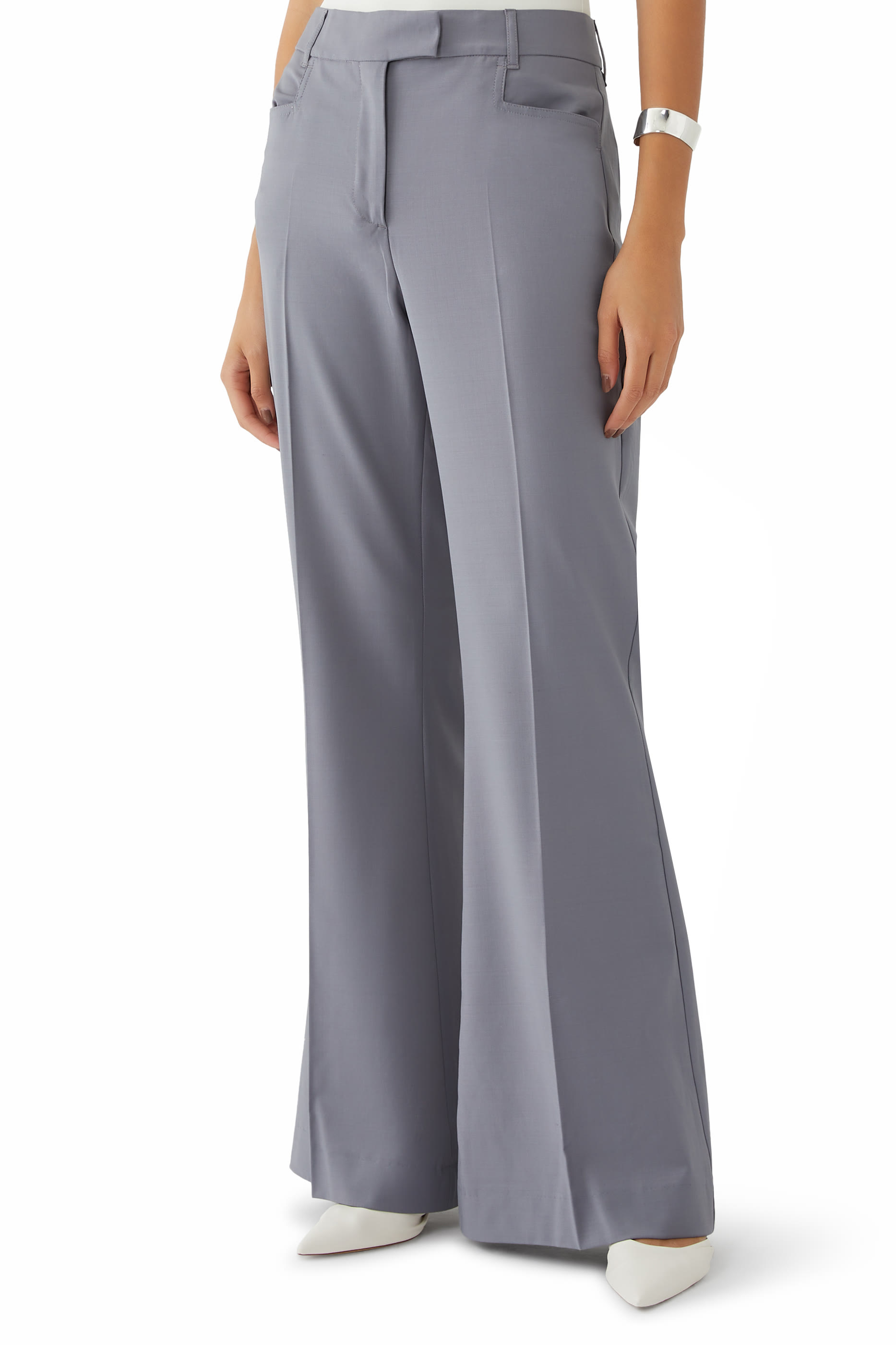 بنطال بقصة واسعة