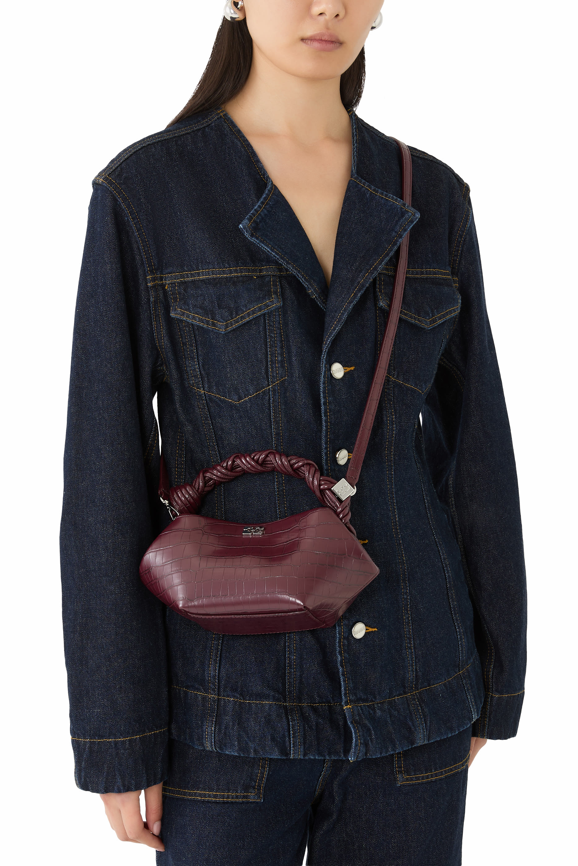 حقيبة بو صعيرة بنقشة جلد التمساح 