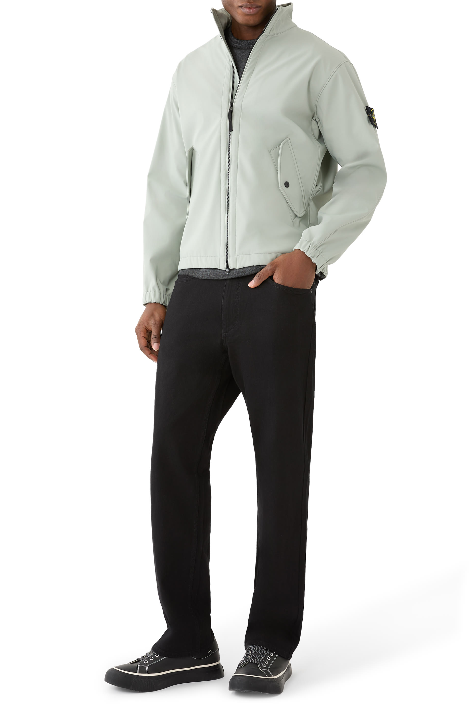 جاكيت خفيف قماش سوفت شيل ناعم من بوليستر معاد تدويره بتقنية إي داي