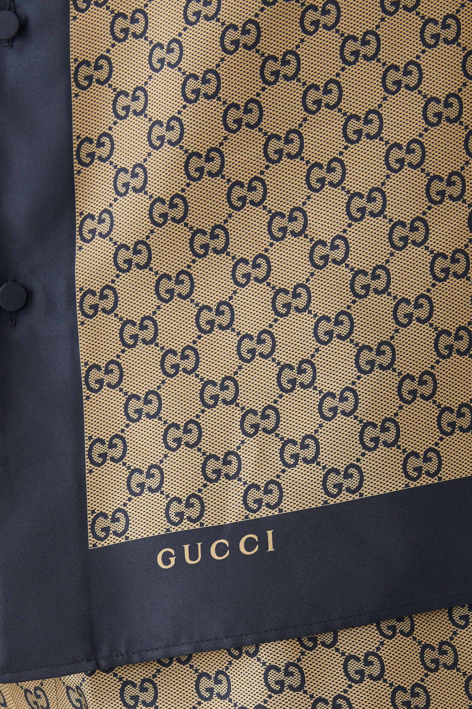 قميص بولينج حرير بنقشة حرفي شعار الماركة