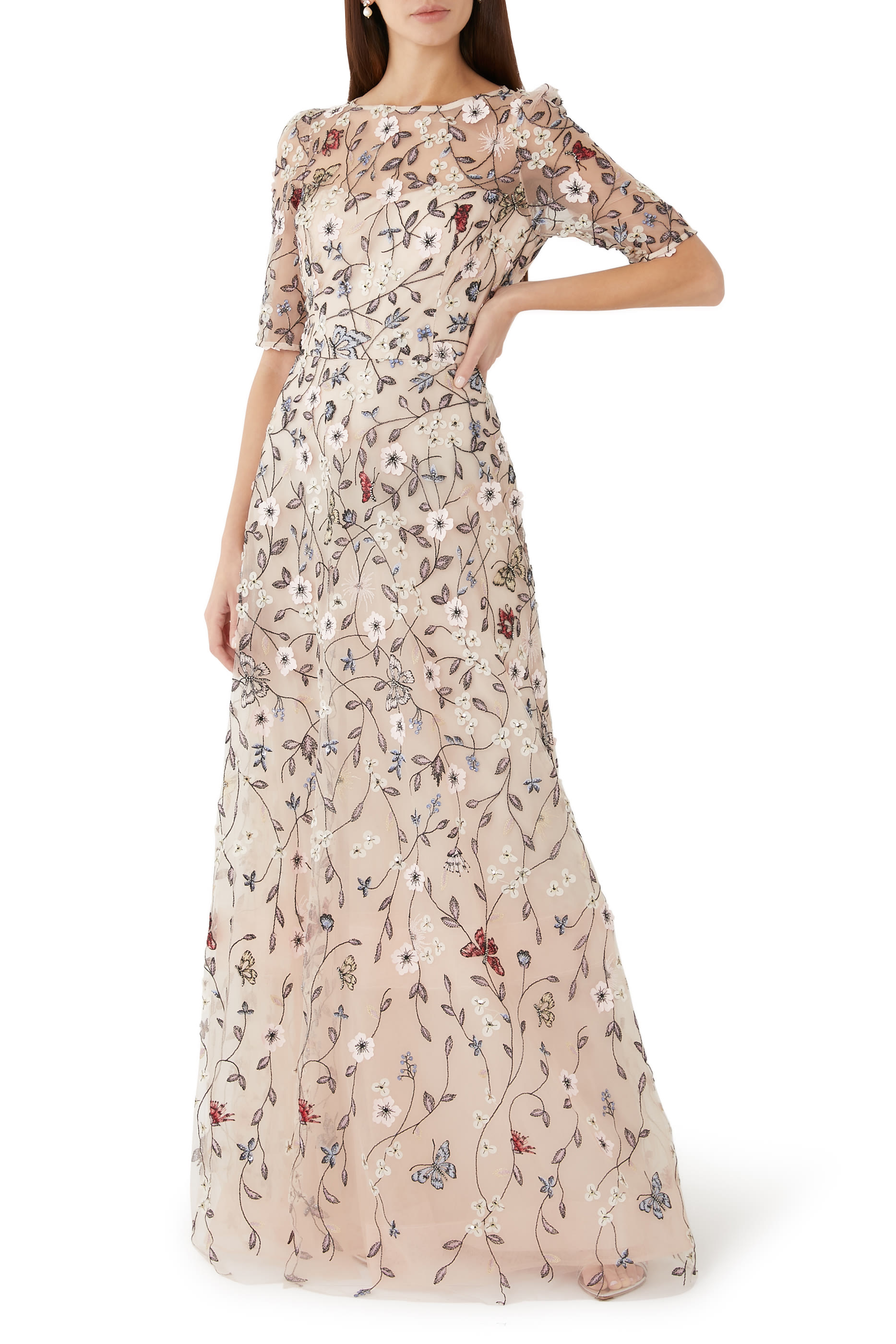 فستان سهرة بتطريزات زهور تول