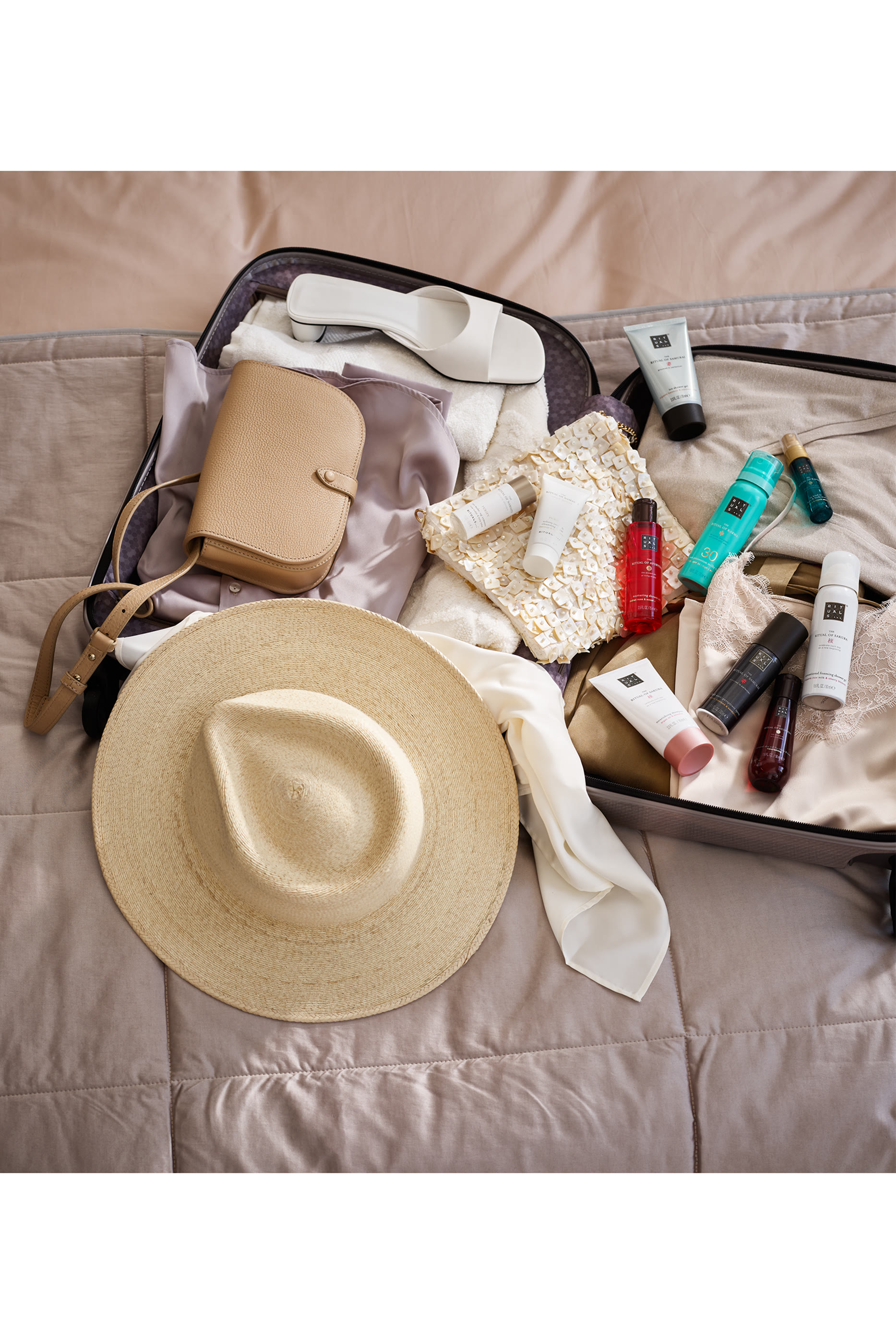 The Ritual of Sakura Foaming Shower Gel