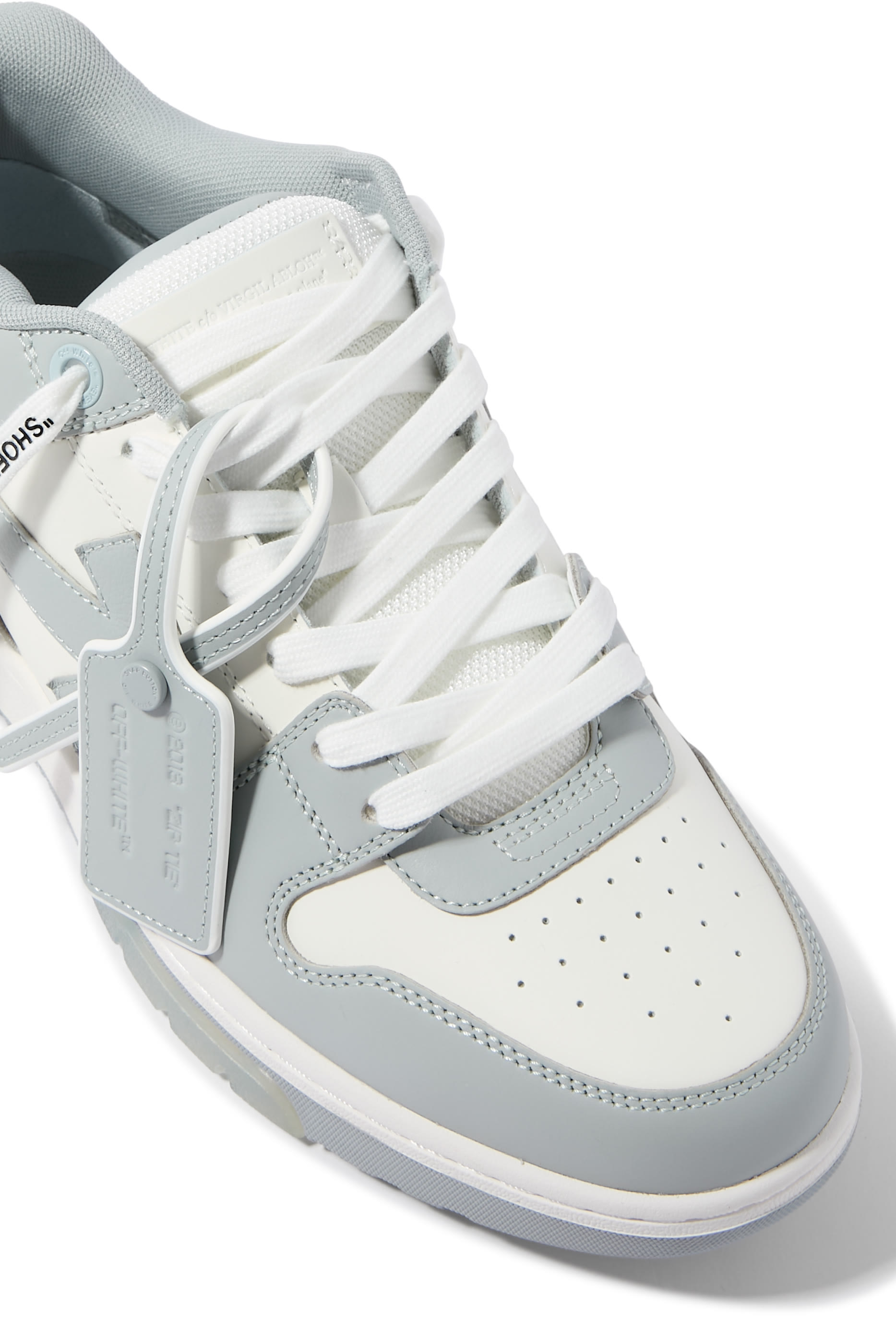 سنيكرز اوت اوف اوفيس