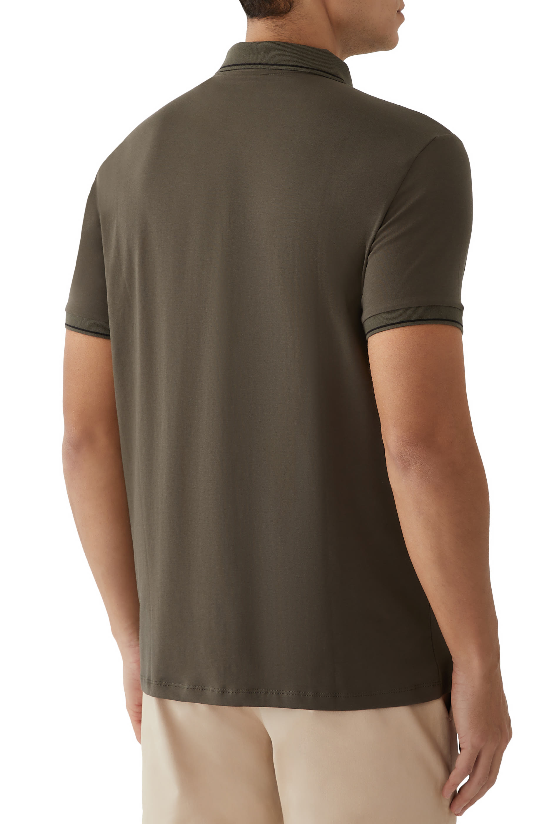 قميص بولو بشعار الماركة بلون مغاير