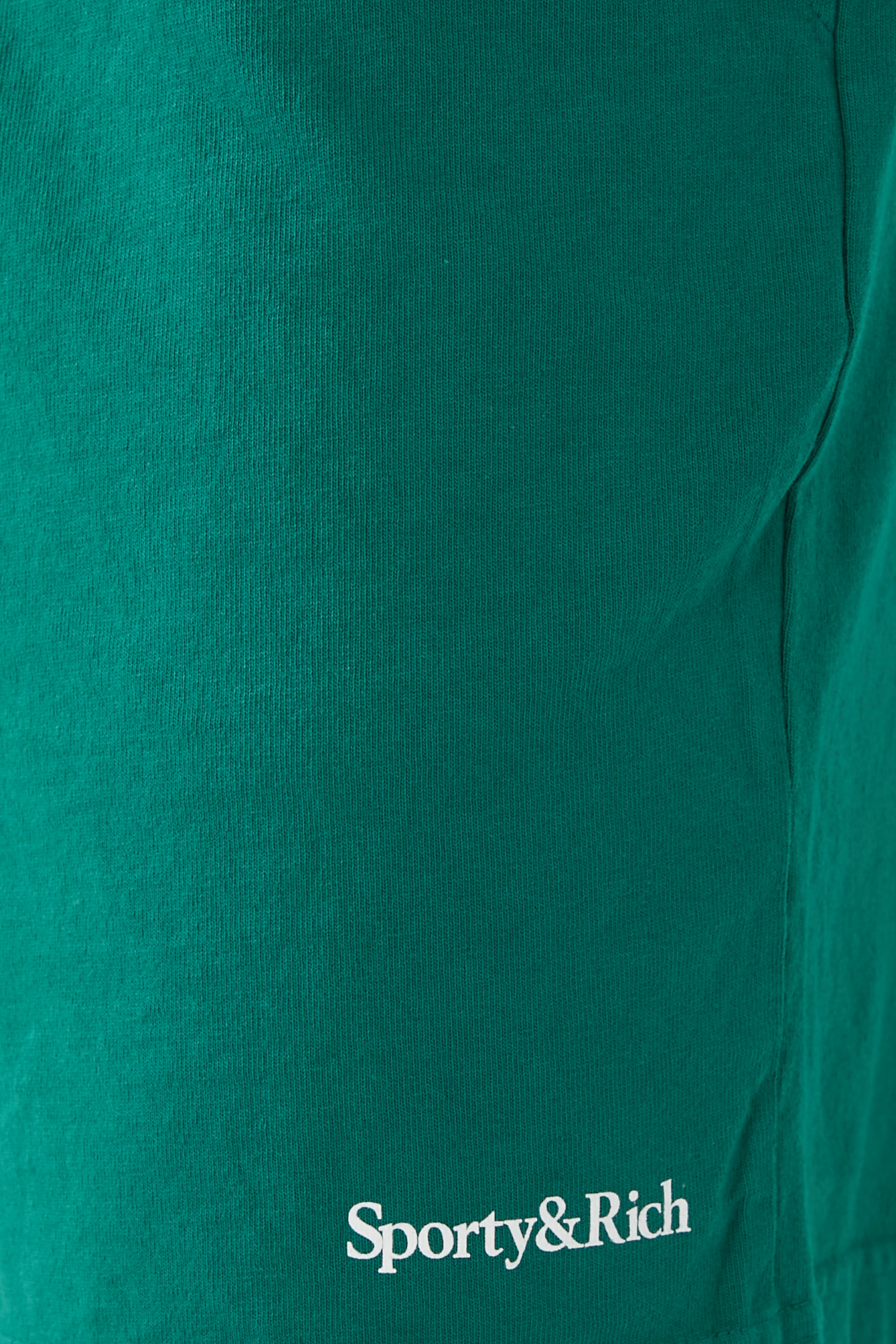 شورت رياضي بشعار الماركة