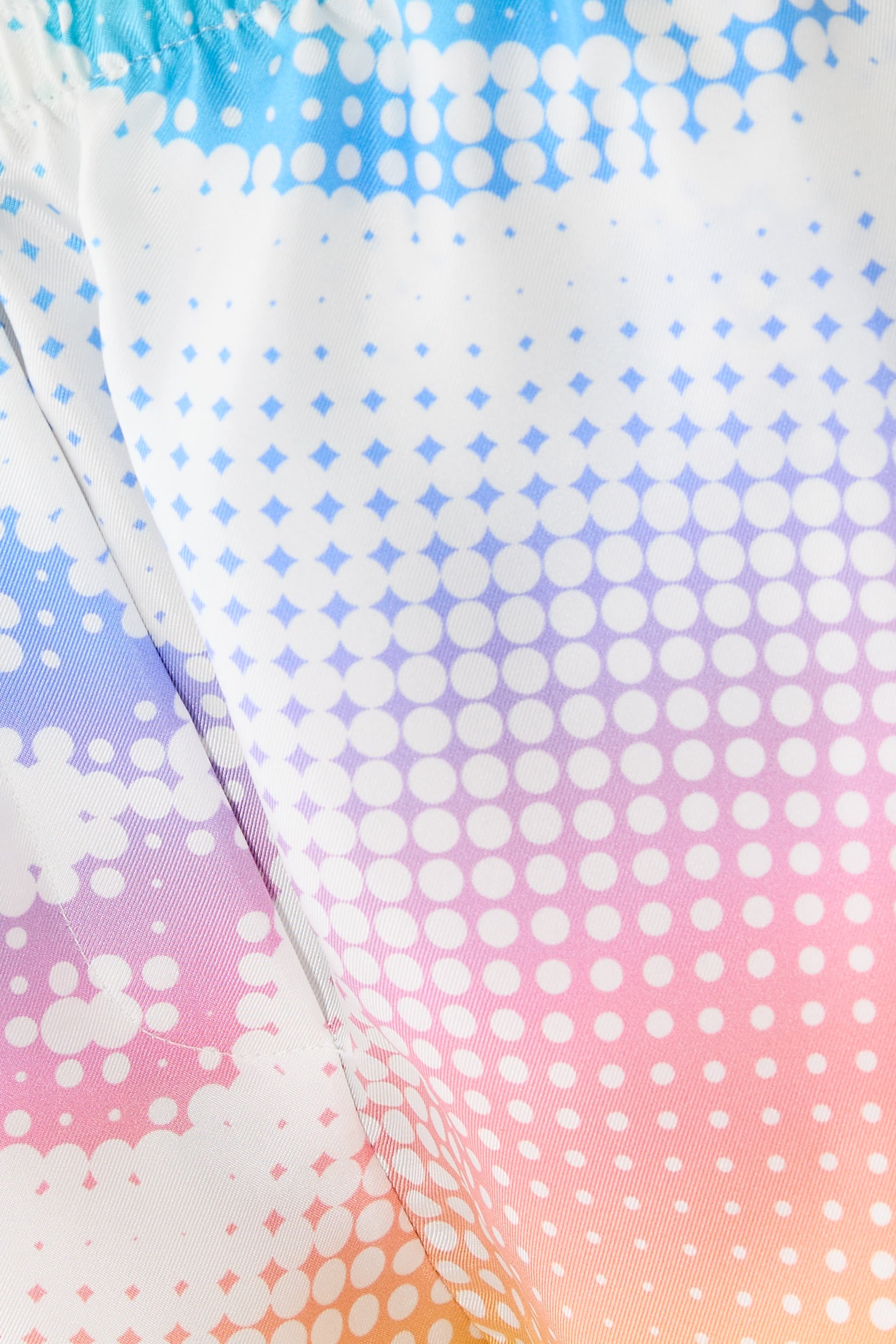 شورت بنقشة شعار الماركة باهتة حرير