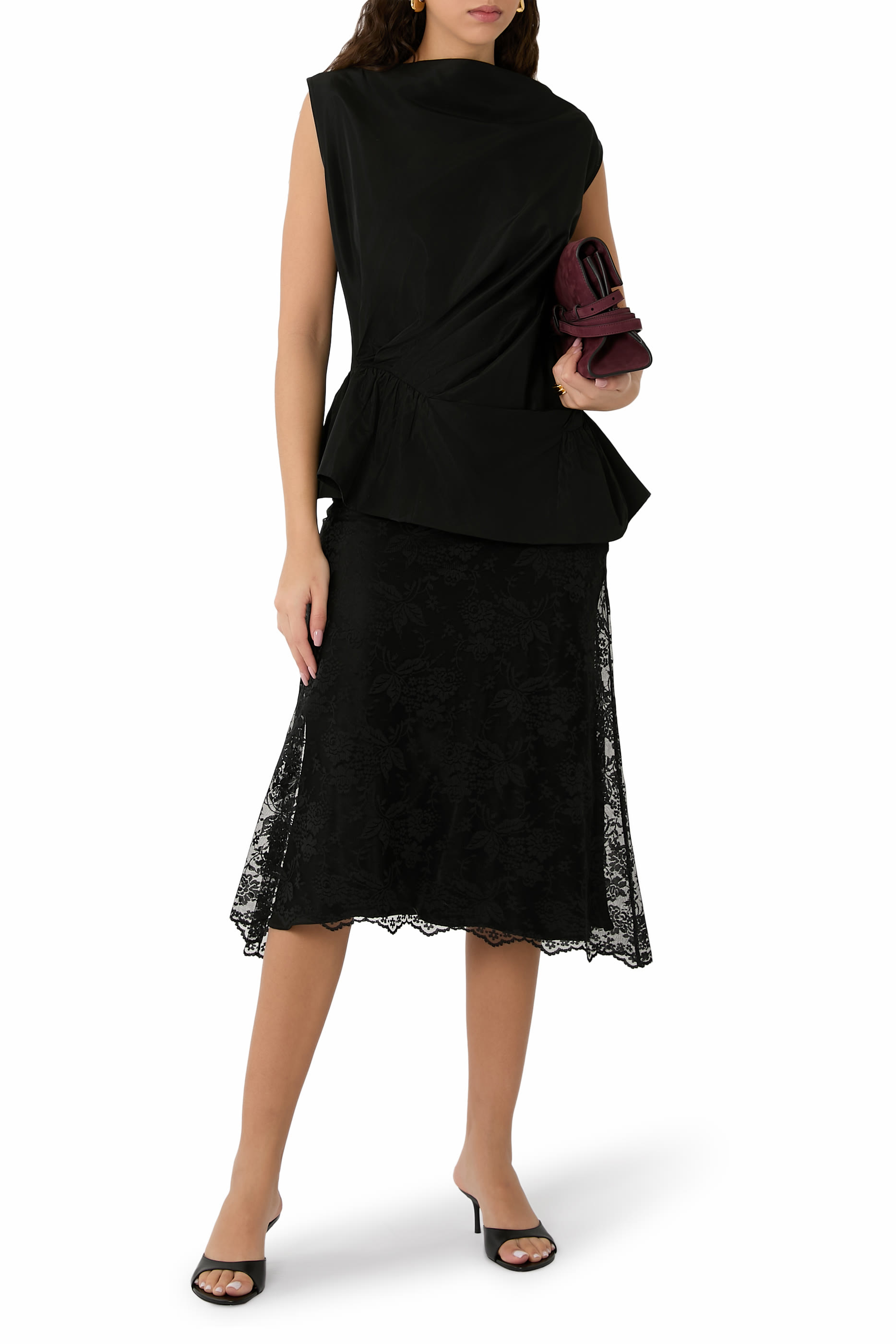 تنورة بقصة مائلة ساتان ودانتيل