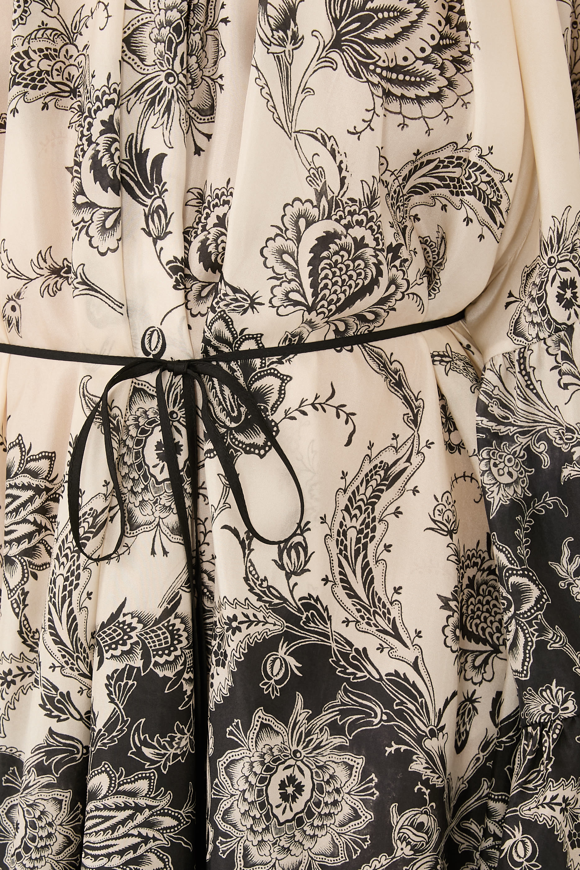 فستان ريانون قصير بطيات