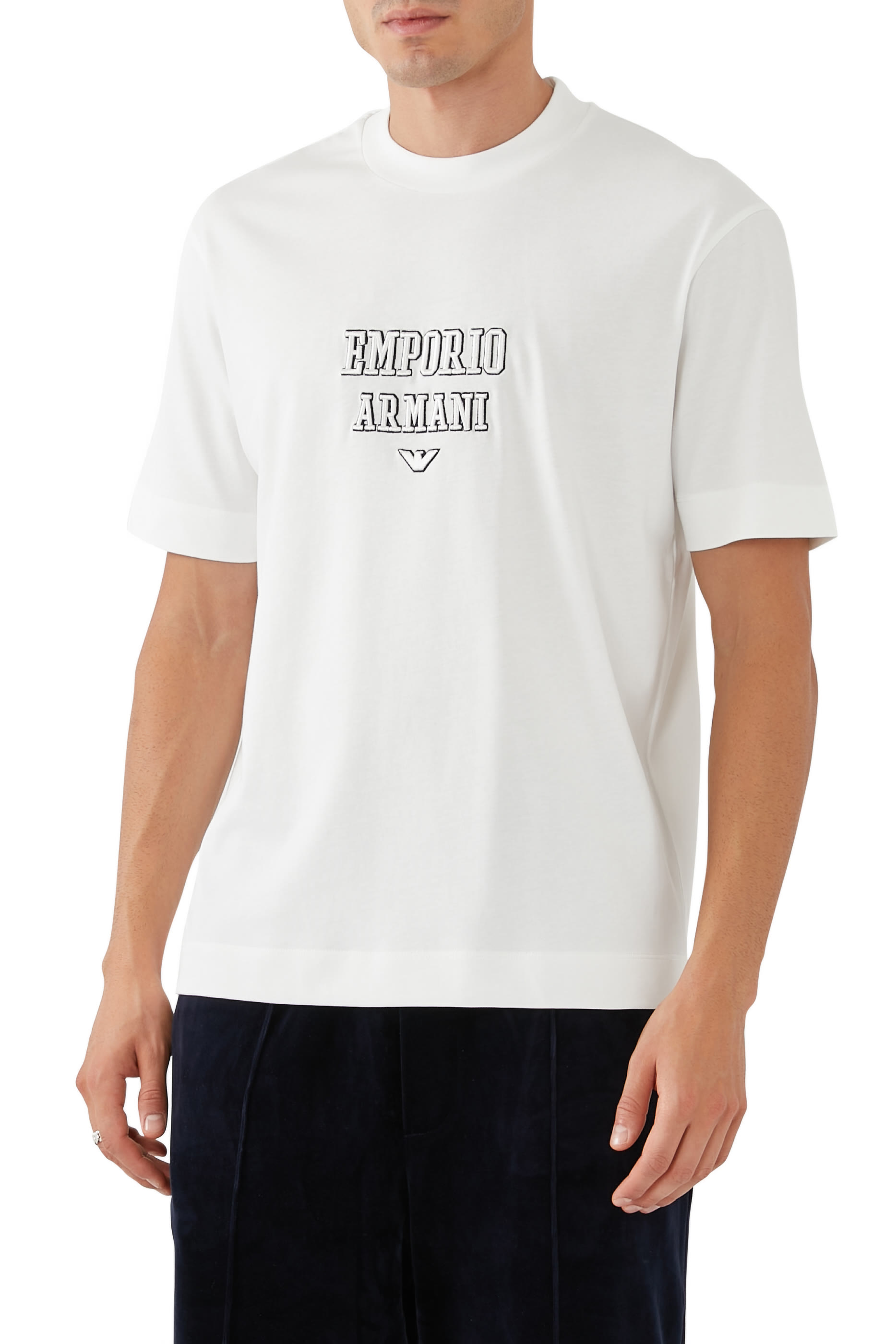 تيشيرت بشعار الماركة بحجم كبير