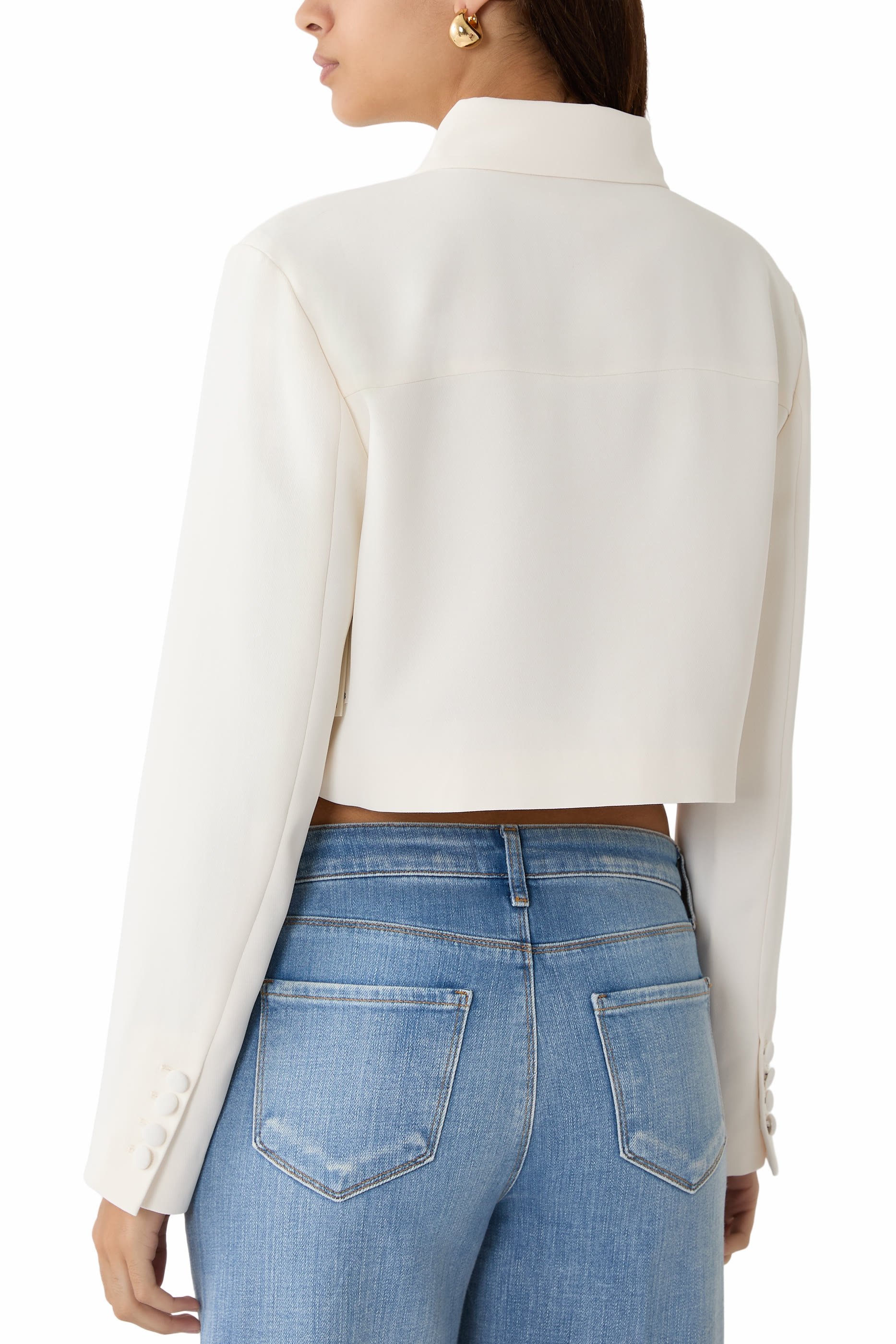 جاكيت بقصة قصيرة وأزرار