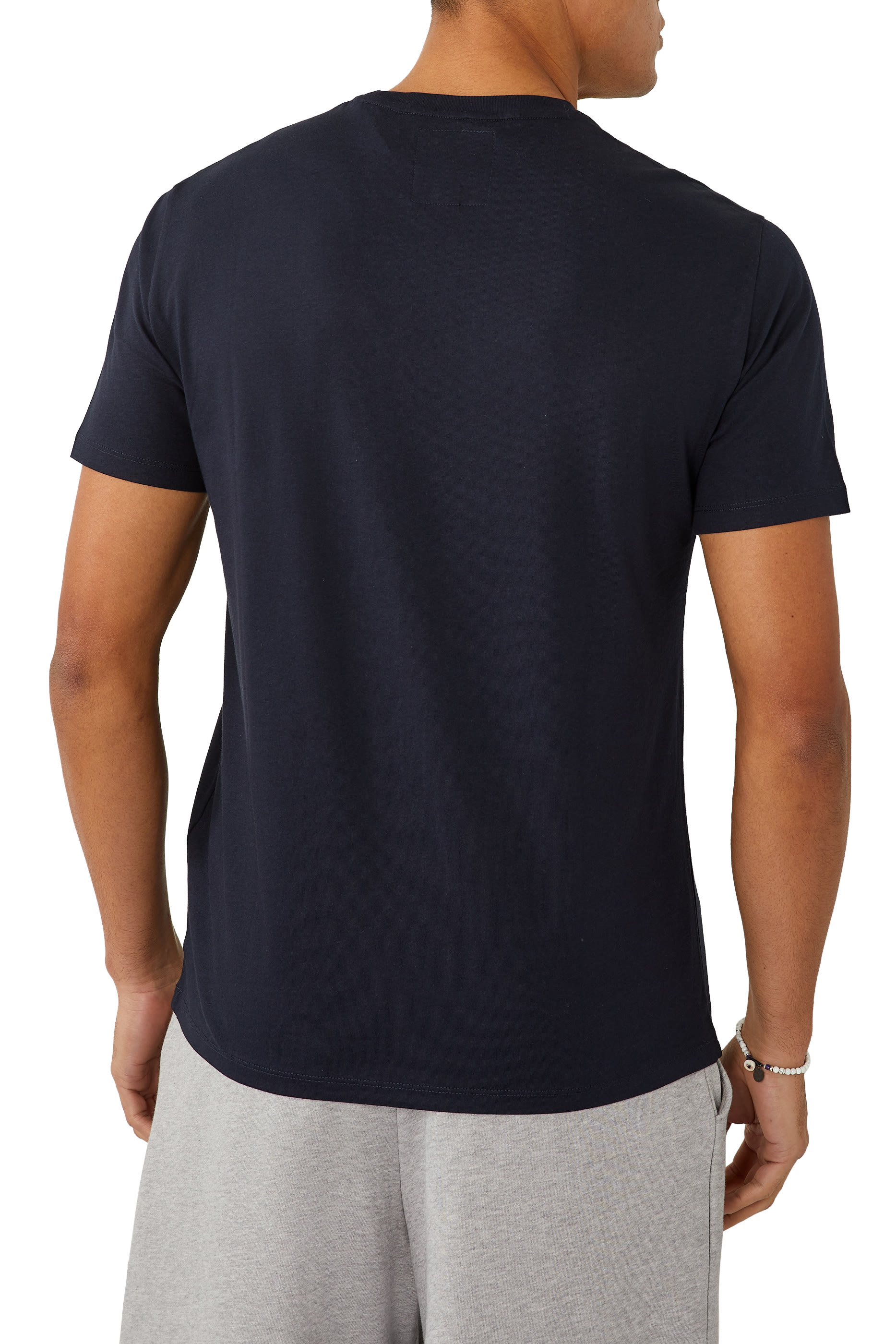 تي شيرت بطبعة شعار الماركة الشهير