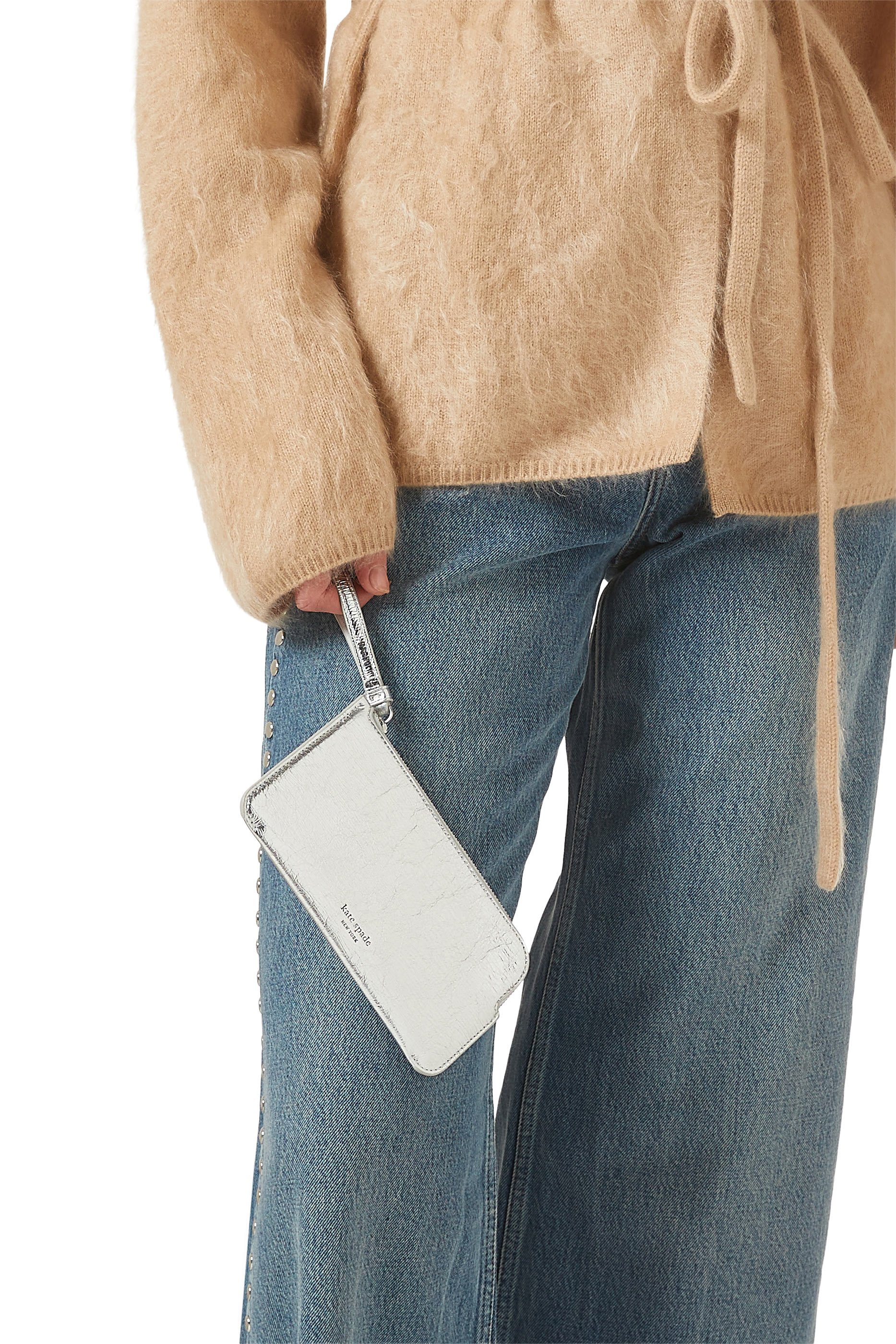 محفظة بسوار معصم وسحاب جلد لامع مجعد