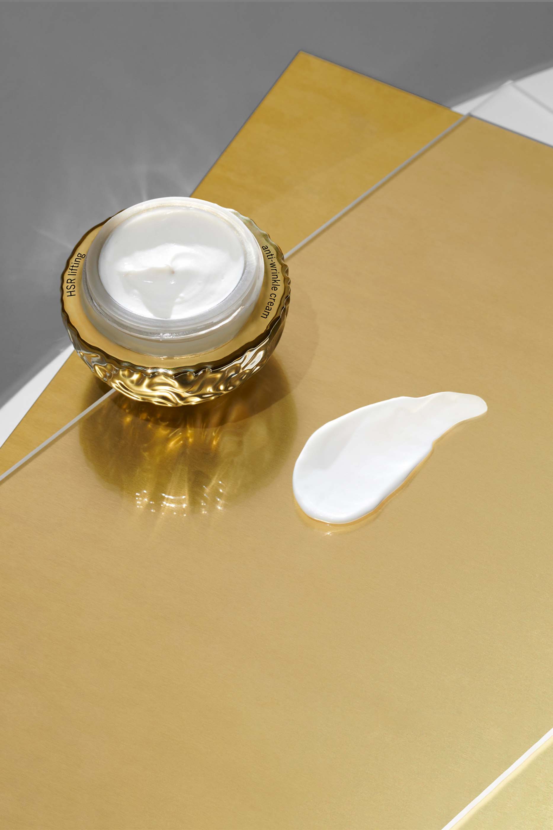 كريم اتش اس آر لشد البشرة ومحاربة التجاعيد