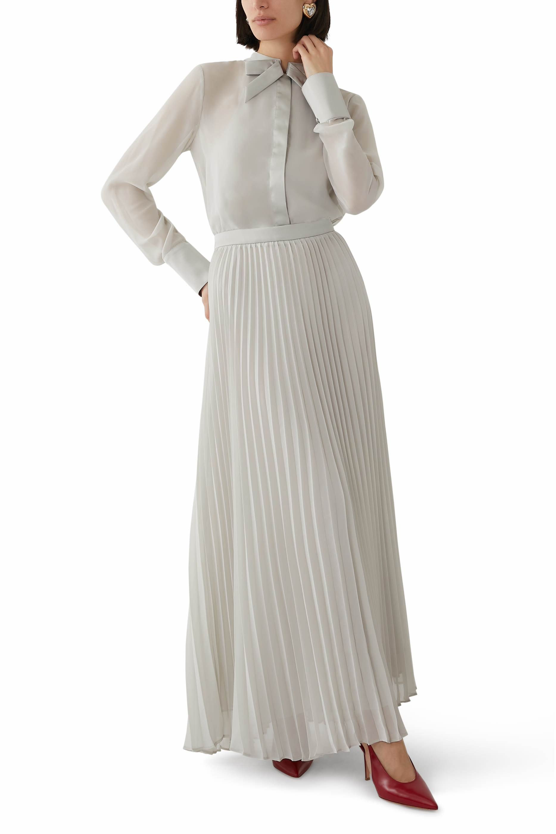 فستان طويل بطيّات جورجيت تقني