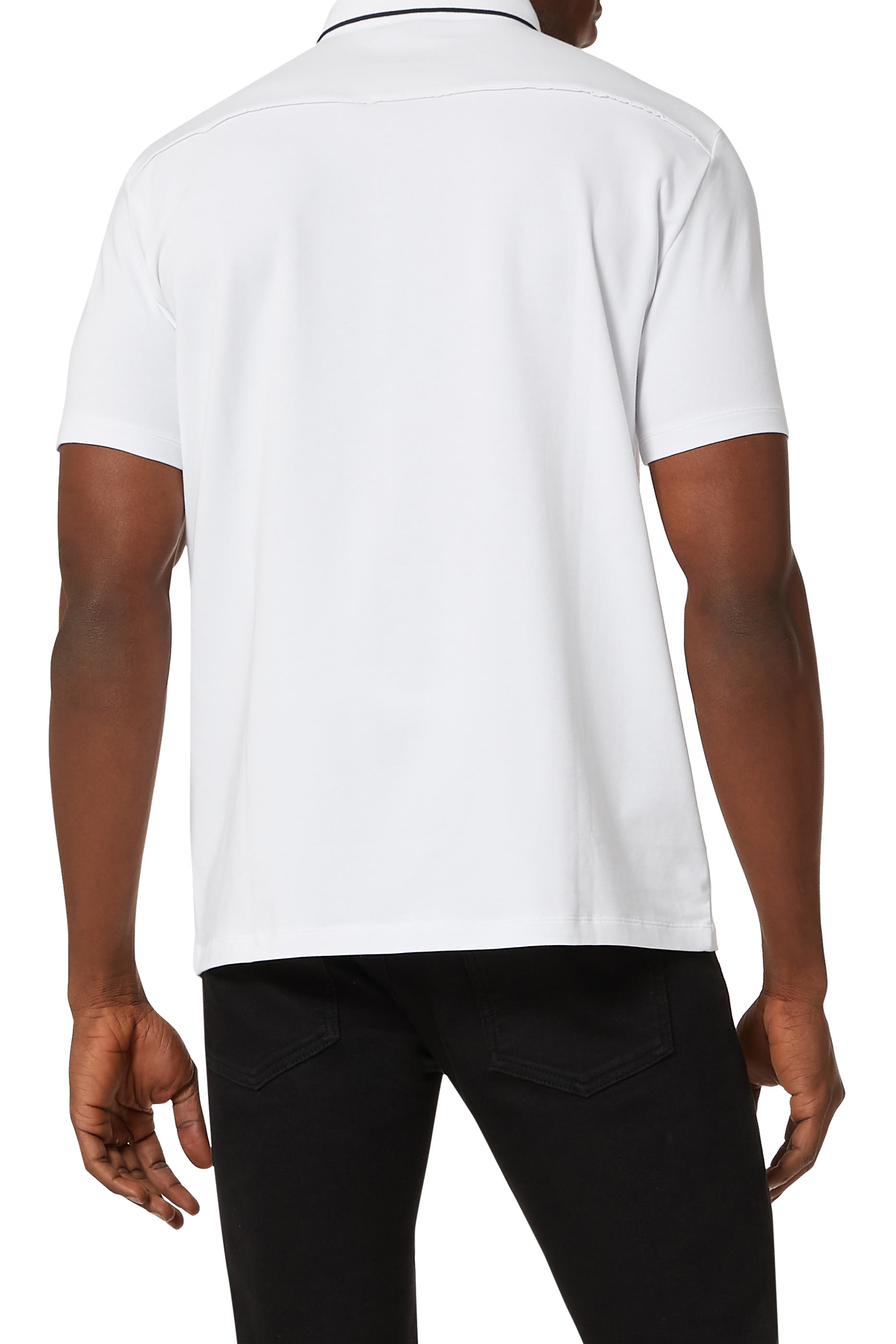 تي شيرت بولو بشعار الماركة بتصميم دائري