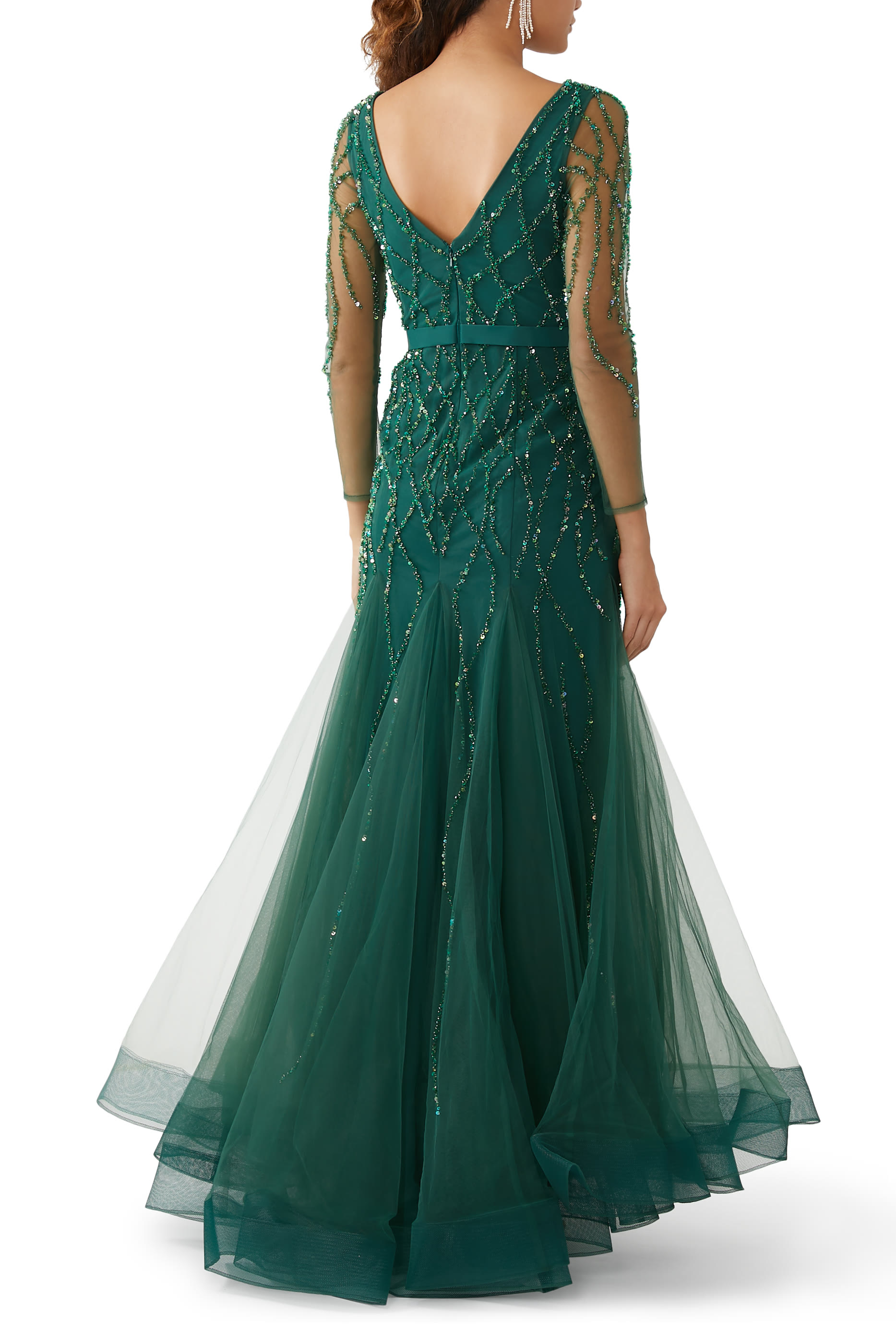 فستان سهرة بياقة V وأكمام طويلة