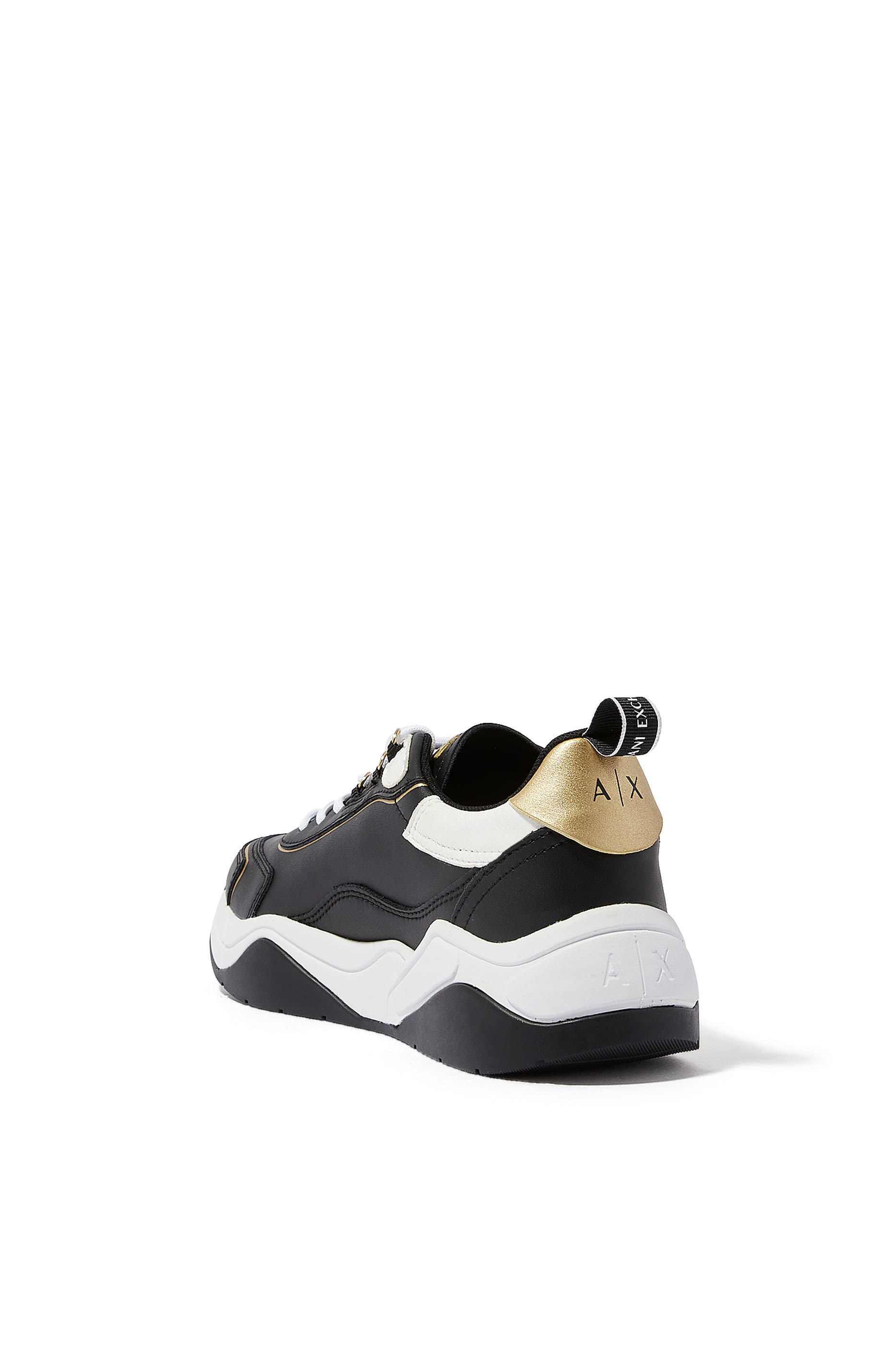 سنيكرز جلد بحلية بشعار الماركة