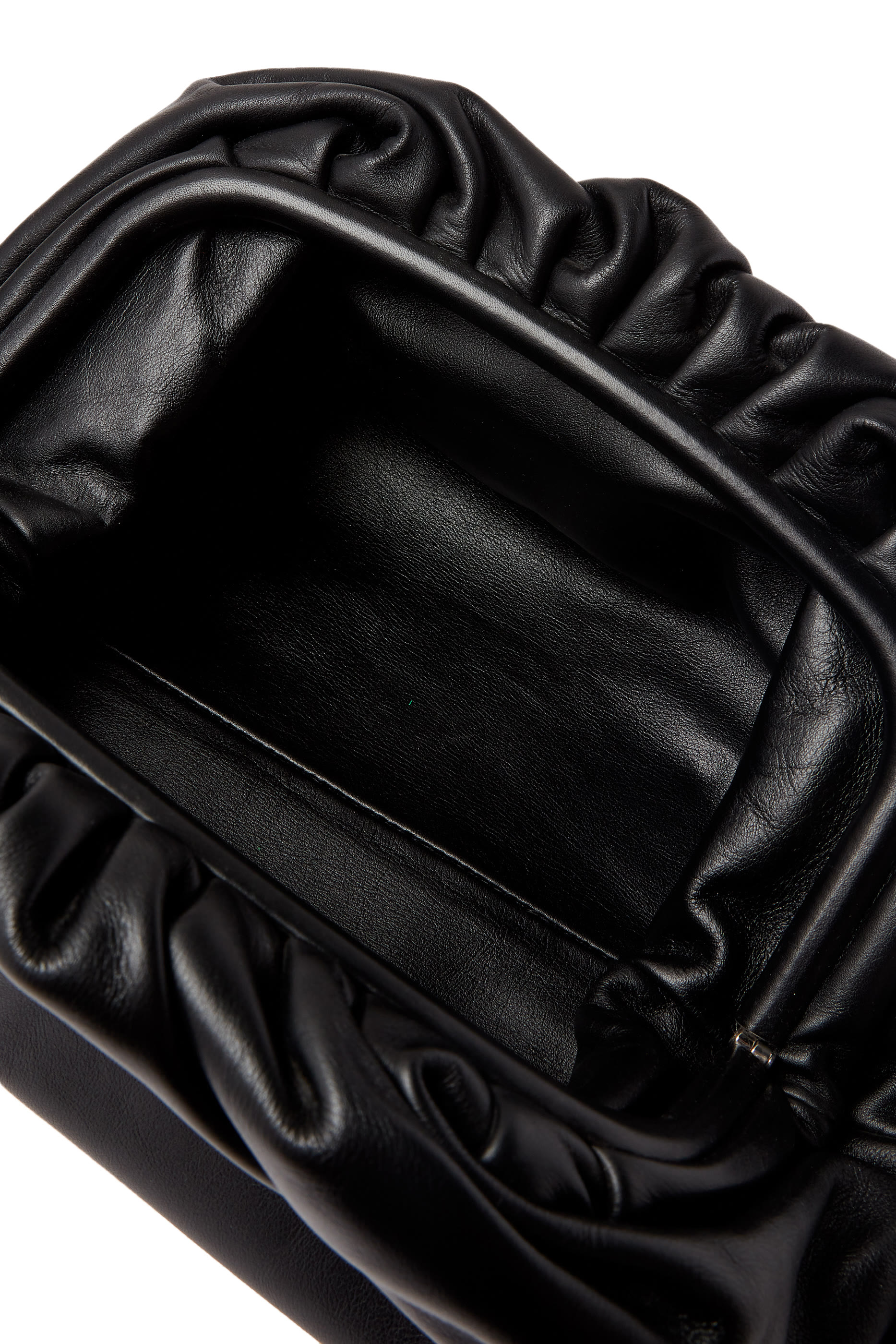 حقيبة صغيرة جلد