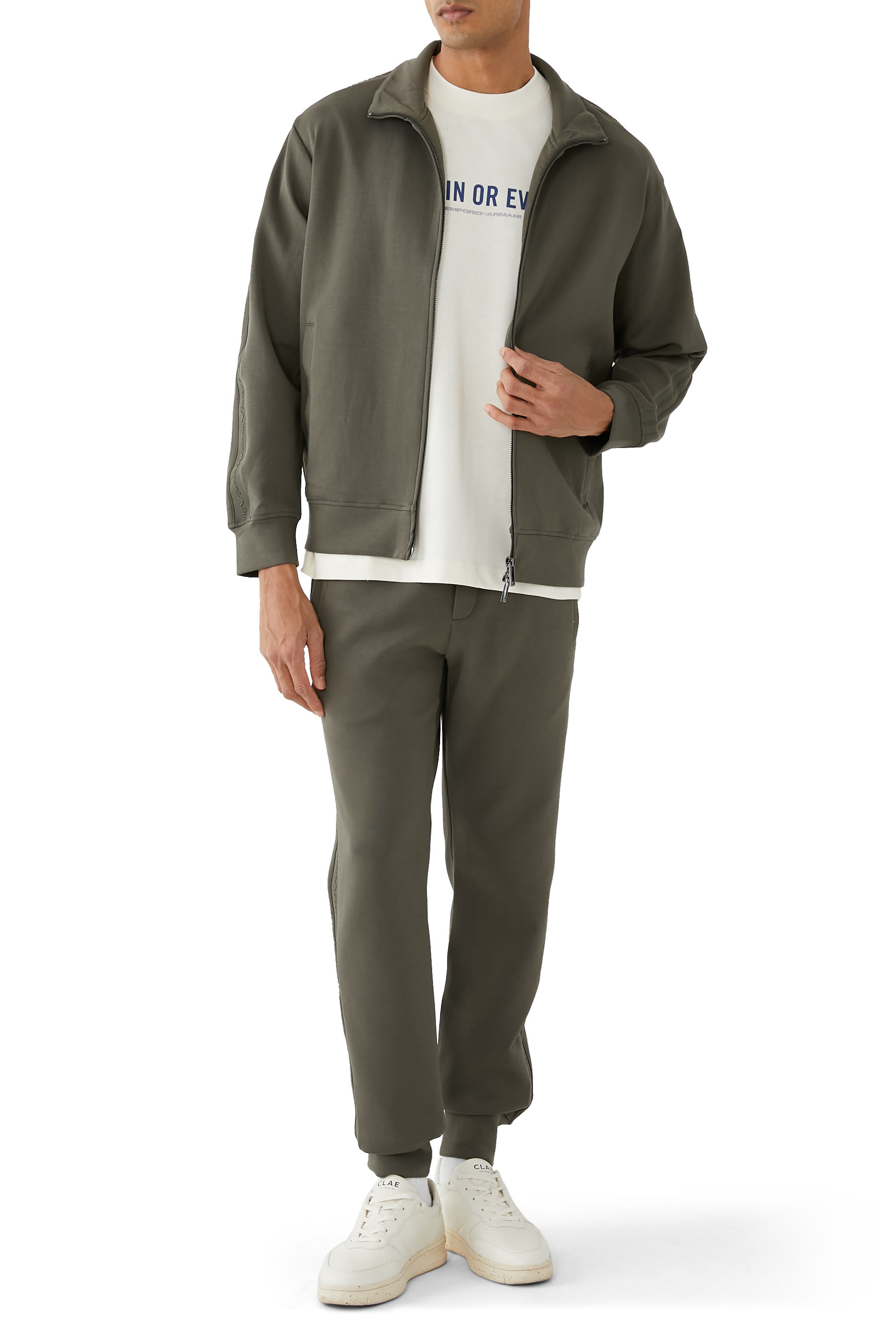 تيشيرت بأكمام قصيرة