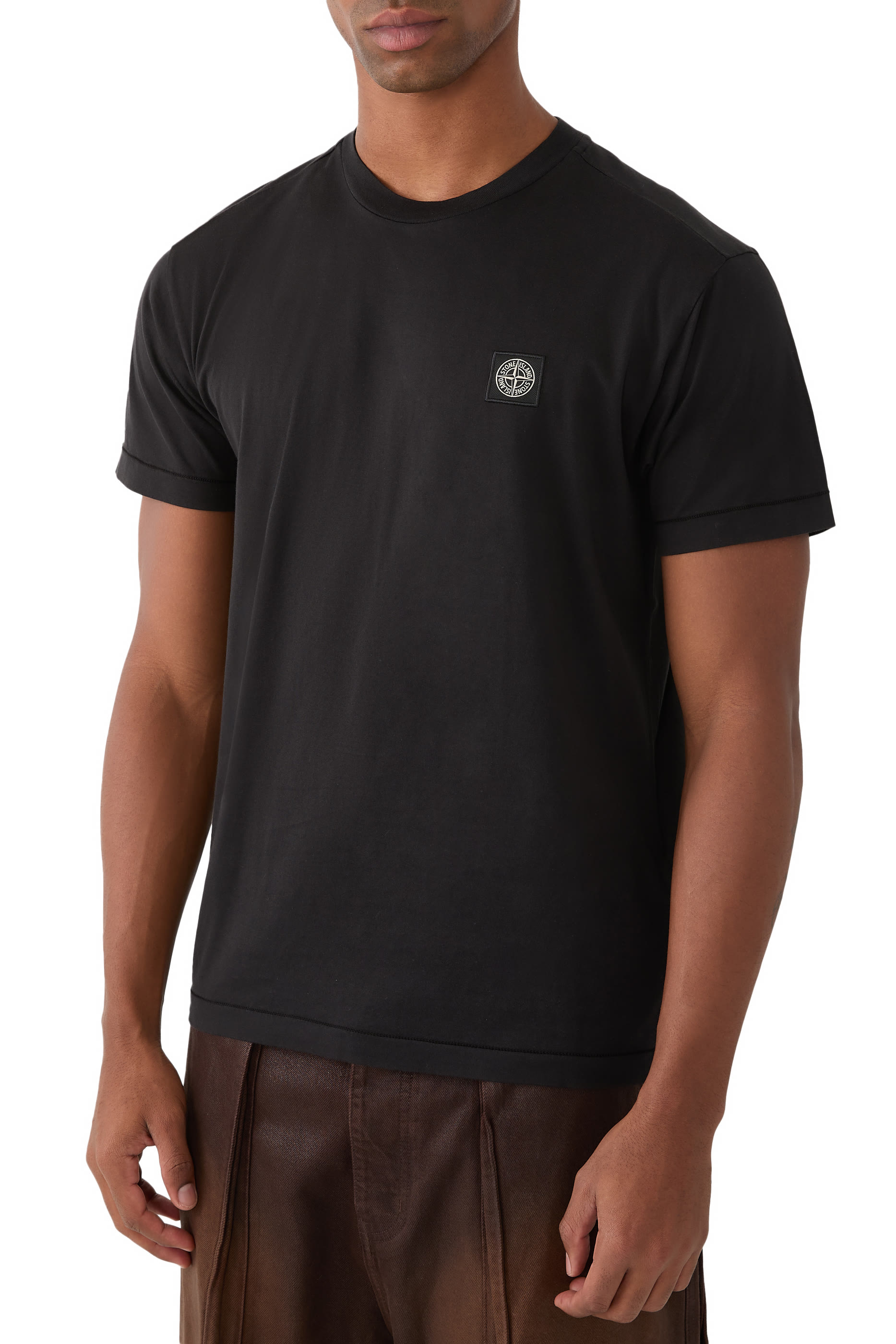 تيشيرت مزين برقعة بوصلة بشعار الماركة